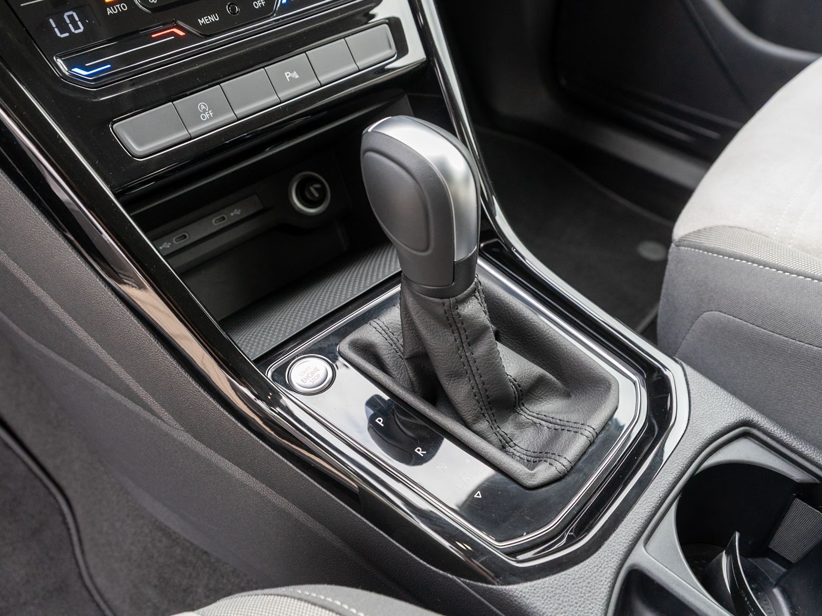Fahrzeugabbildung Volkswagen Touran Highline 2.0 TDI DSG Navi ACC RFK AHK 7-S