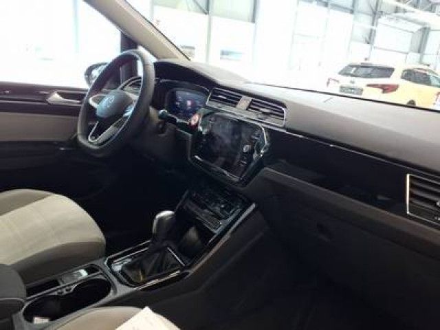 Fahrzeugabbildung Volkswagen Touran Highline 2.0 TDI DSG Navi ACC RFK AHK 7-S