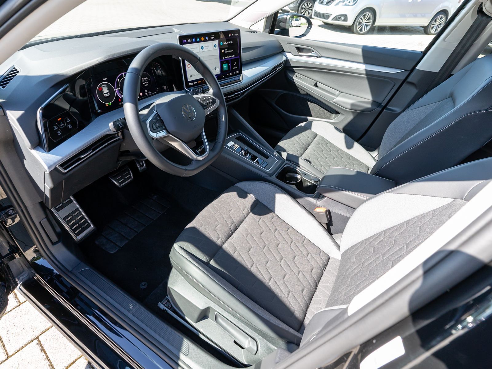 Fahrzeugabbildung Volkswagen Golf Goal 2.0 TDI DSG LED Navi RFK ACC SHZ AHK