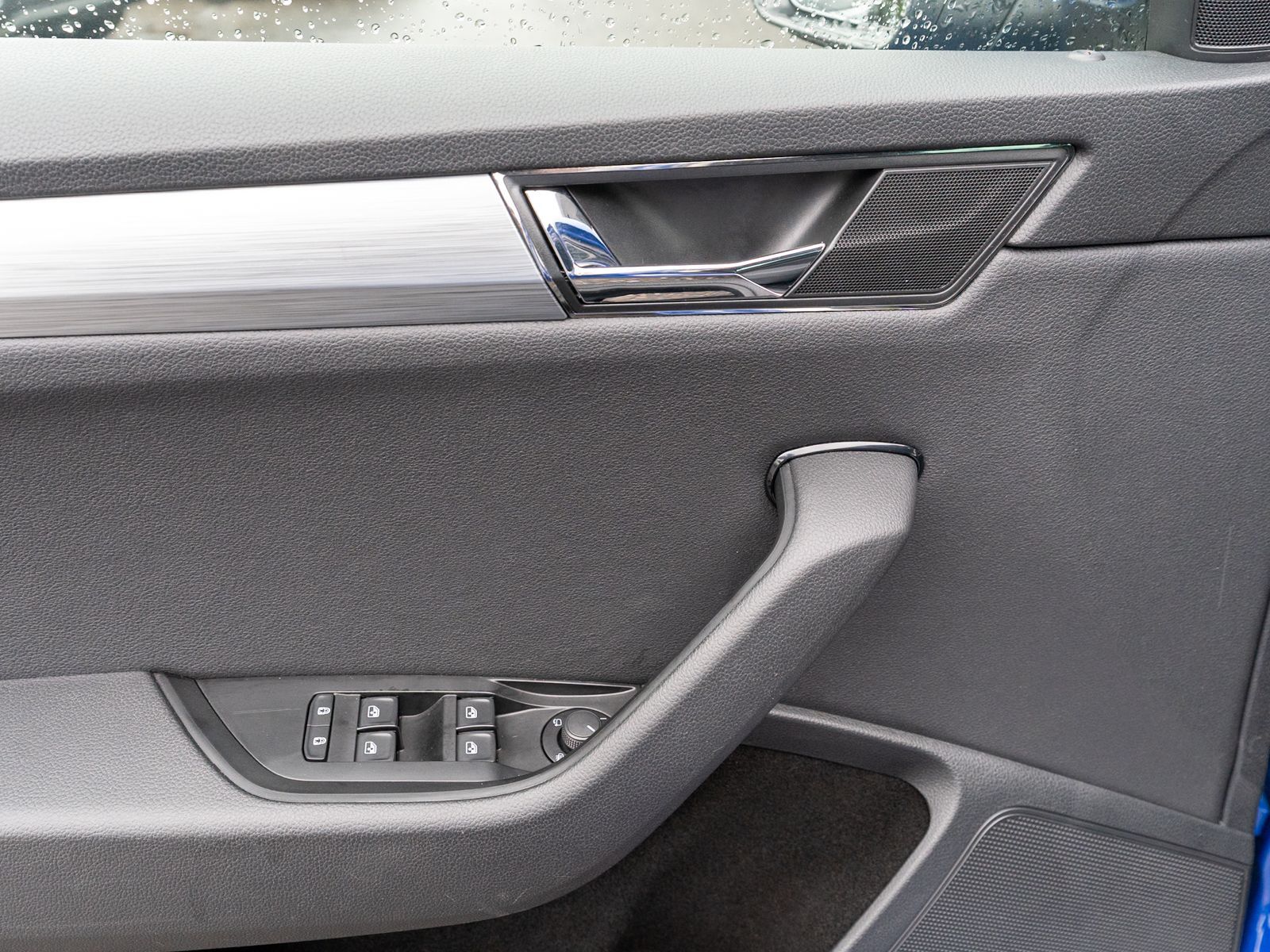 Fahrzeugabbildung SKODA Superb Combi Ambition 1.5TSI DSG LED Nav PDC AHK