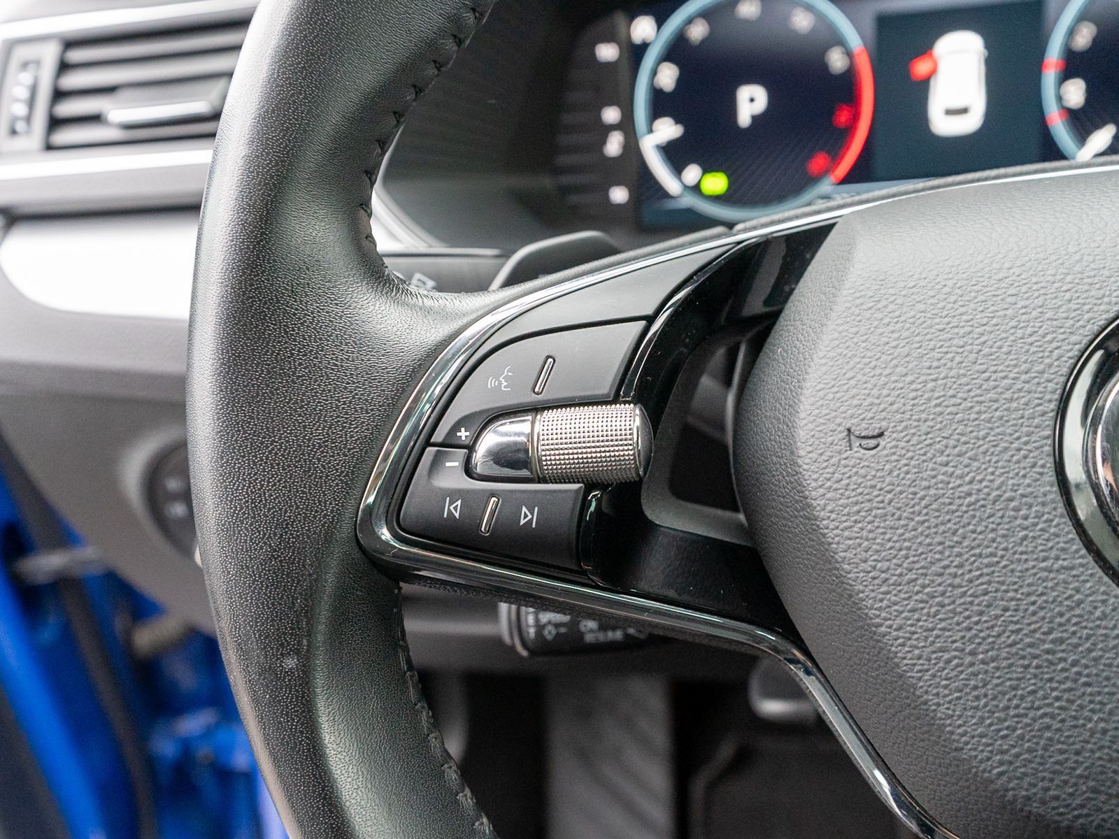 Fahrzeugabbildung SKODA Superb Combi Ambition 1.5TSI DSG LED Nav PDC AHK