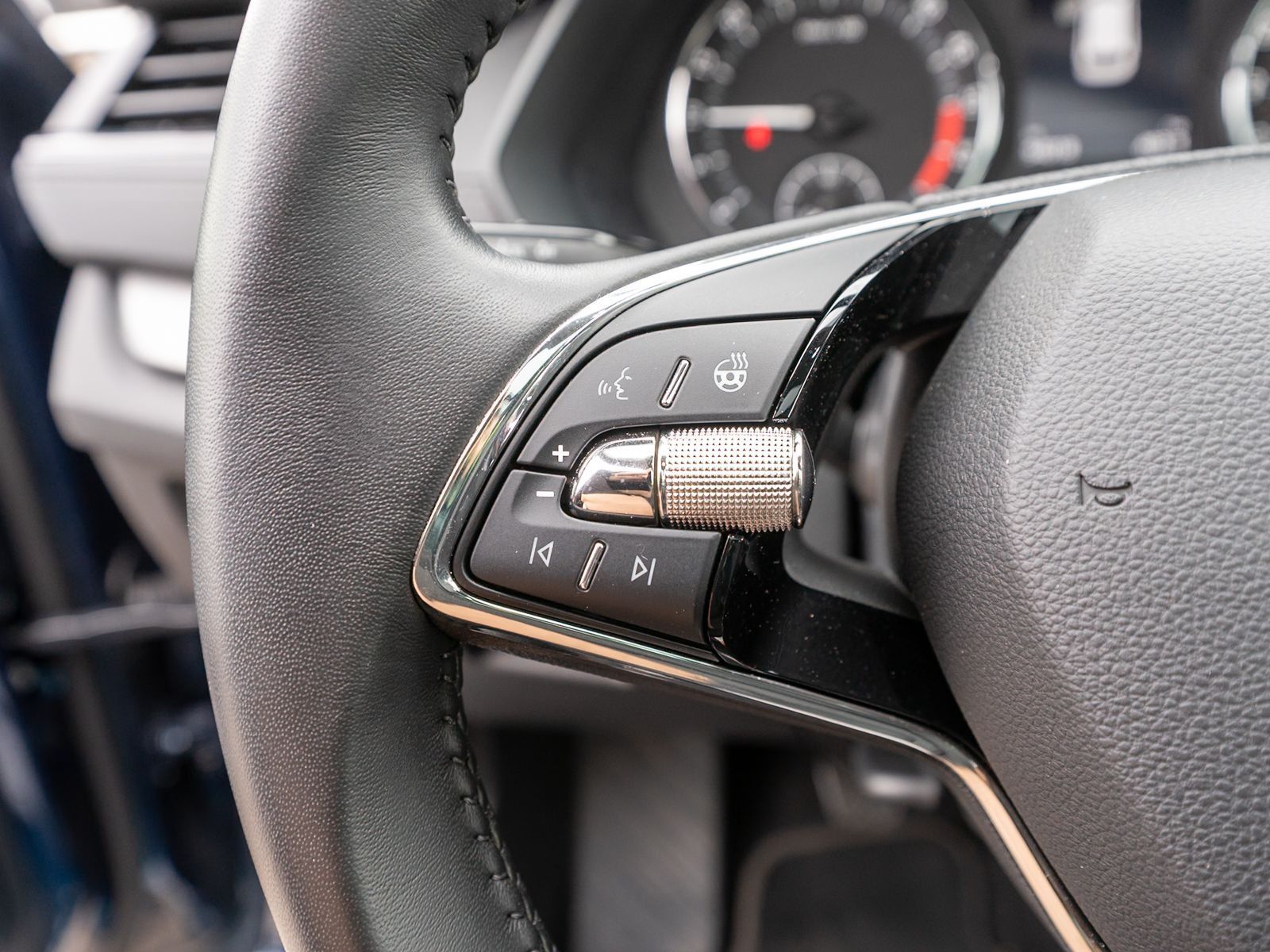 Fahrzeugabbildung SKODA Octavia Combi Ambition 2.0TDI LED Stdhz PANO AHK