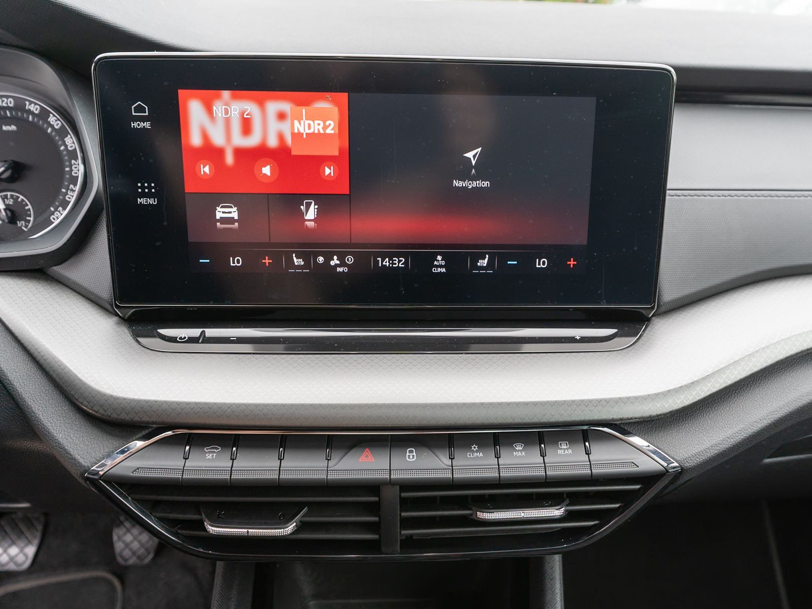 Fahrzeugabbildung SKODA Octavia Combi Ambition 2.0TDI LED Stdhz PANO AHK