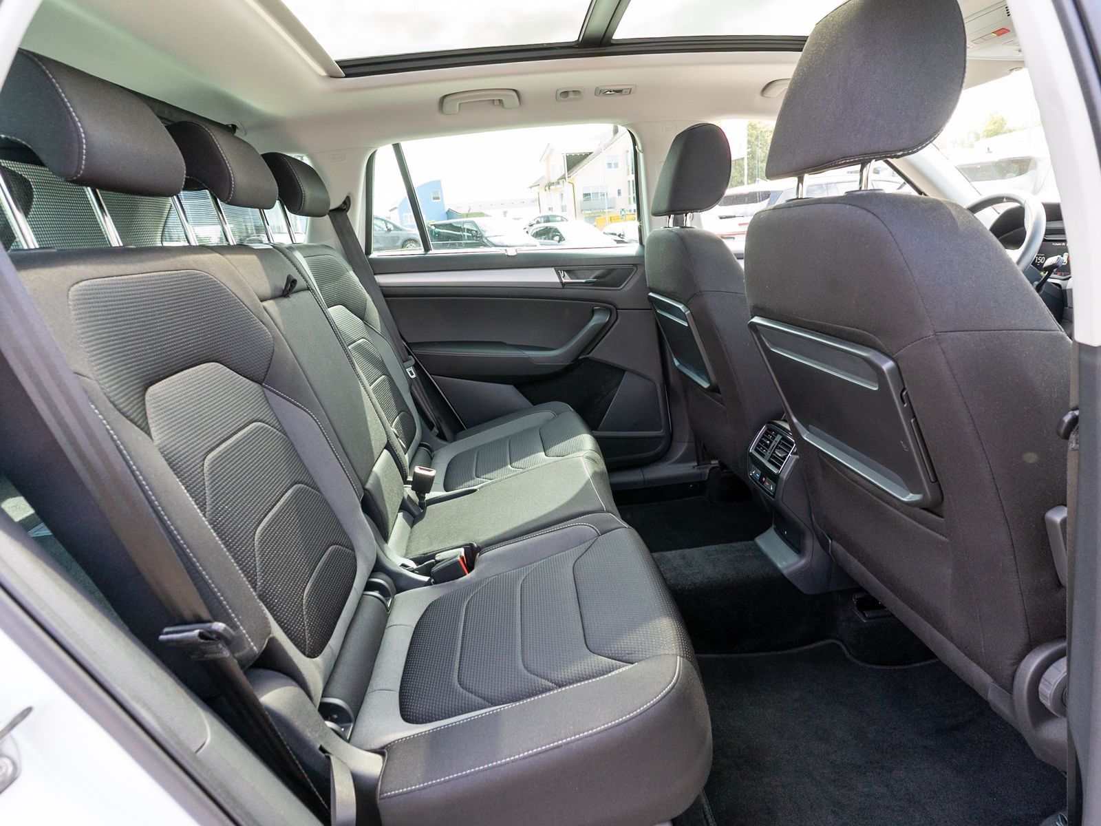 Fahrzeugabbildung SKODA Kodiaq Clever 2.0TDI 4x4 DSG LED 360° PANO Stdhz