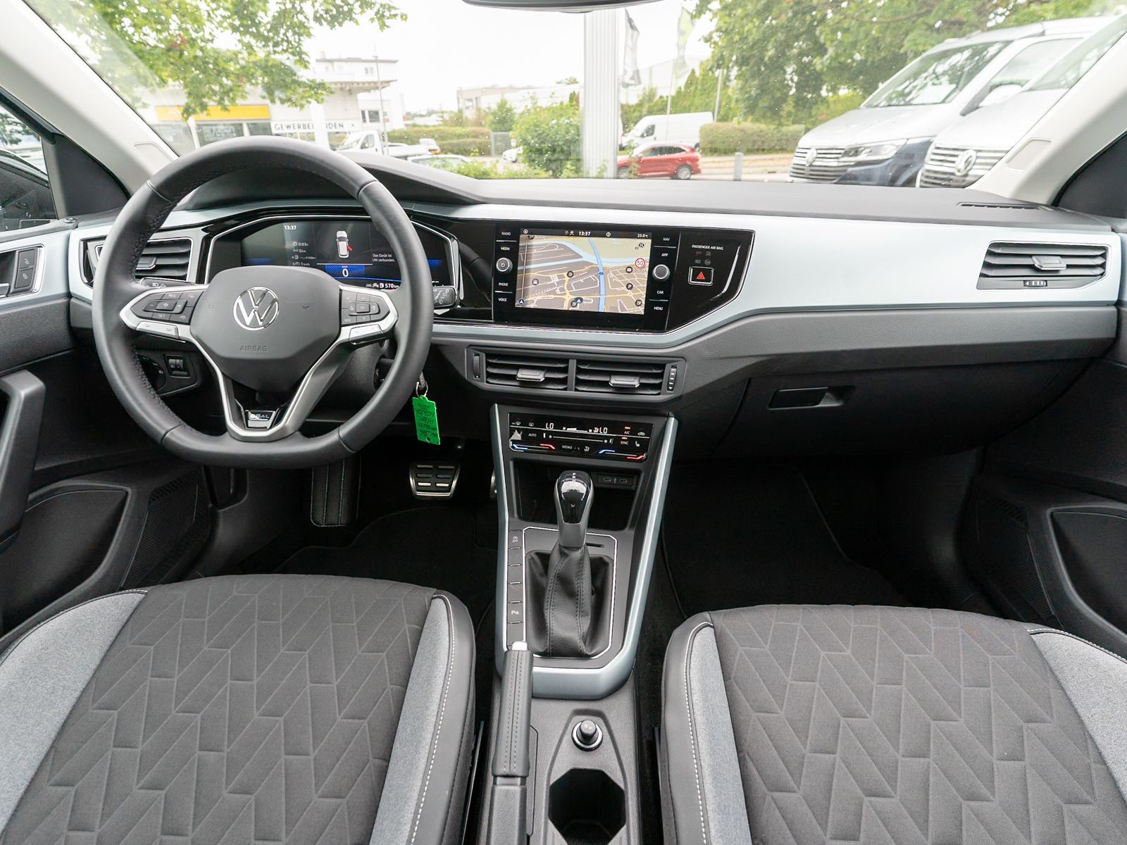 Fahrzeugabbildung Volkswagen Polo Goal 1.0 TSI DSG LED Navi RFK ACC SHZ AHK