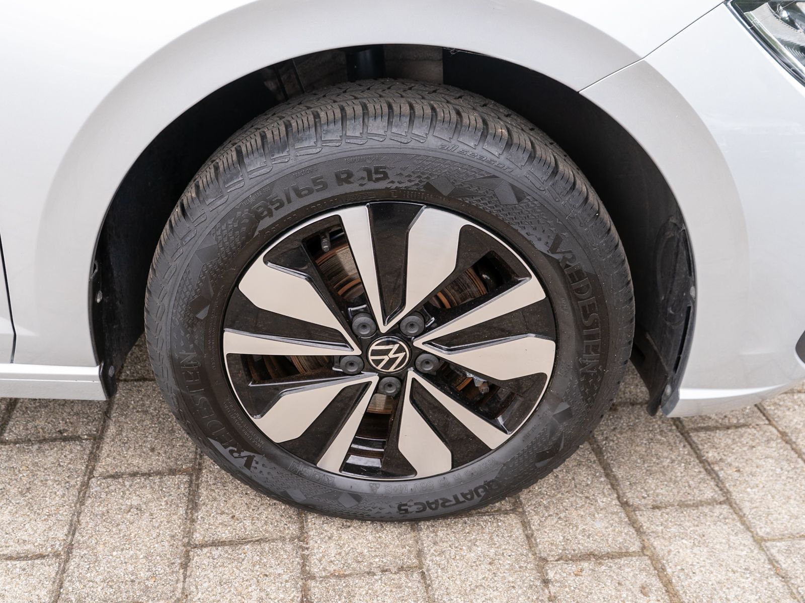 Fahrzeugabbildung Volkswagen Polo Goal 1.0 TSI DSG LED Navi RFK ACC SHZ AHK