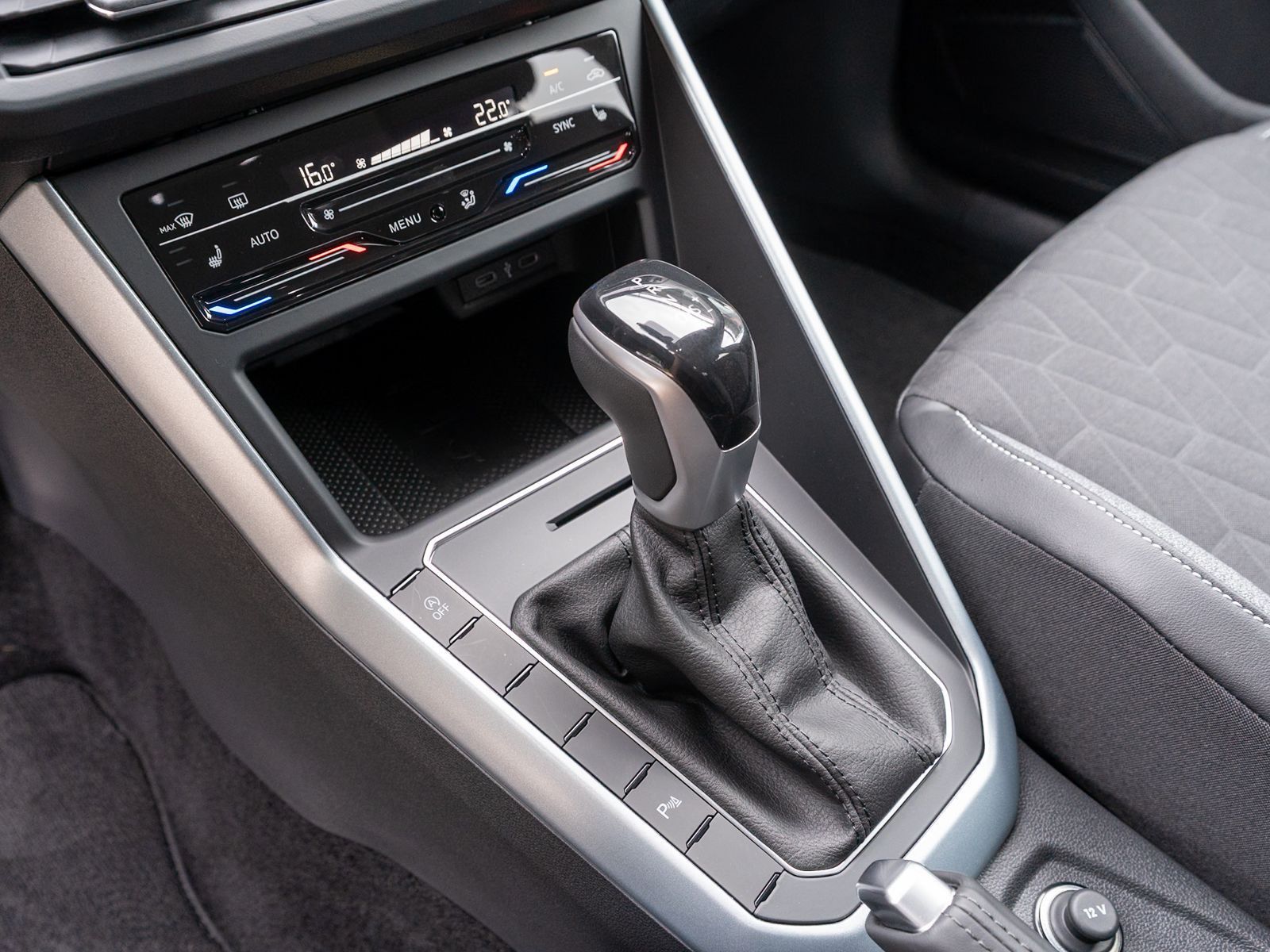 Fahrzeugabbildung Volkswagen Taigo Goal 1.0 TSI DSG LED Navi PDC SHZ VC AHK