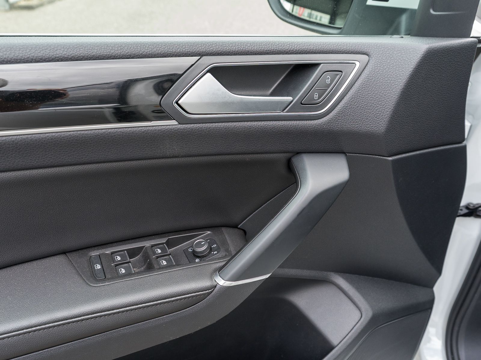 Fahrzeugabbildung Volkswagen Touran Highline 2.0 TDI DSG LED Stdhzg LEDER AHK