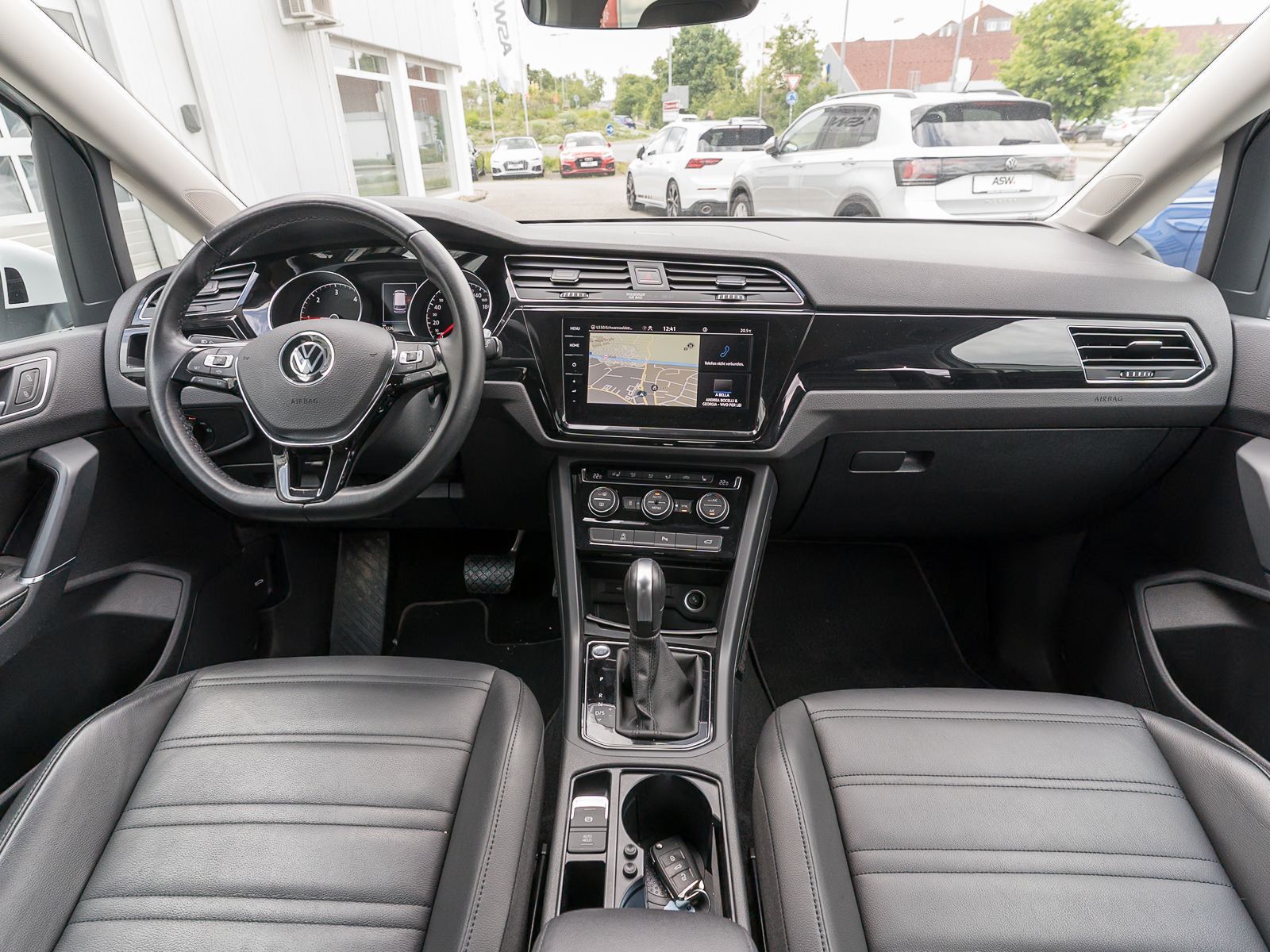 Fahrzeugabbildung Volkswagen Touran Highline 2.0 TDI DSG LED Stdhzg LEDER AHK