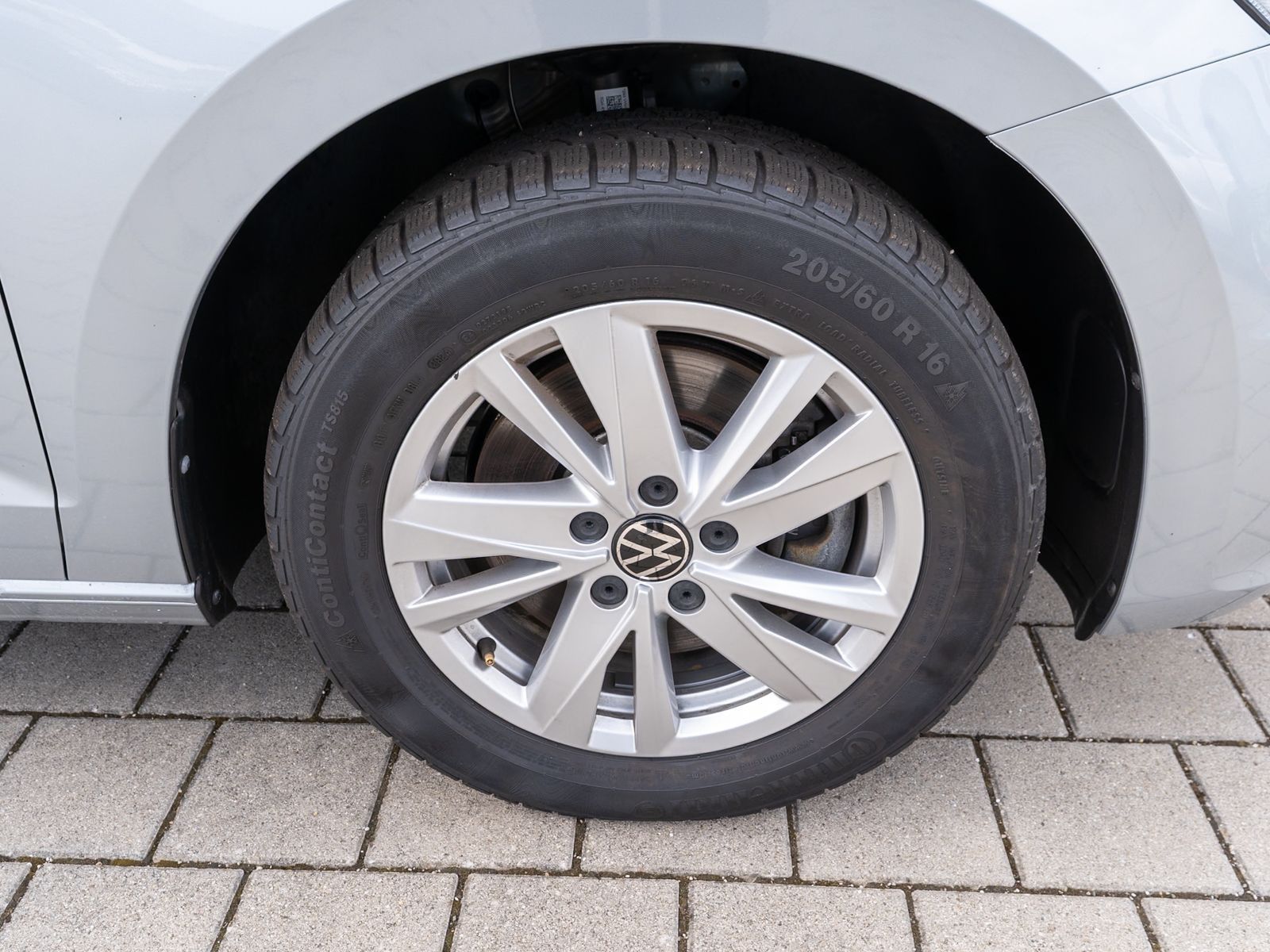 Fahrzeugabbildung Volkswagen Touran Comfortline 1.5TSI DSG Nav ACC RFK AHK 7S