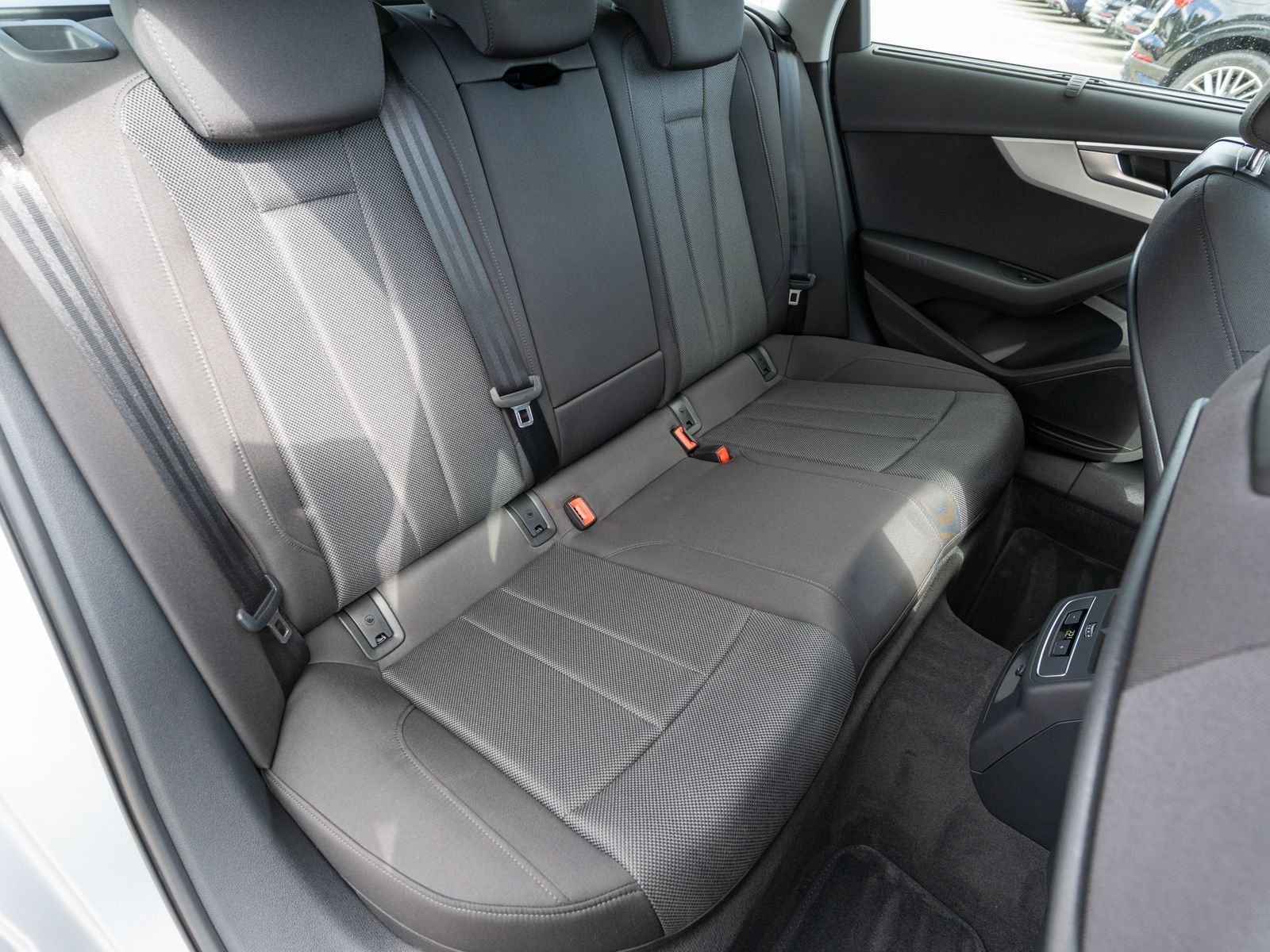 Fahrzeugabbildung Audi A4 Avant 40TDI Stronic LED Navi PDC GRA AHK