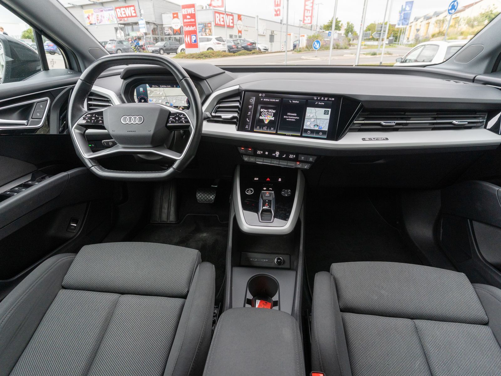 Fahrzeugabbildung Audi Q4 Sportback S line 40 e-tron NAVI LED GRA WÄPU