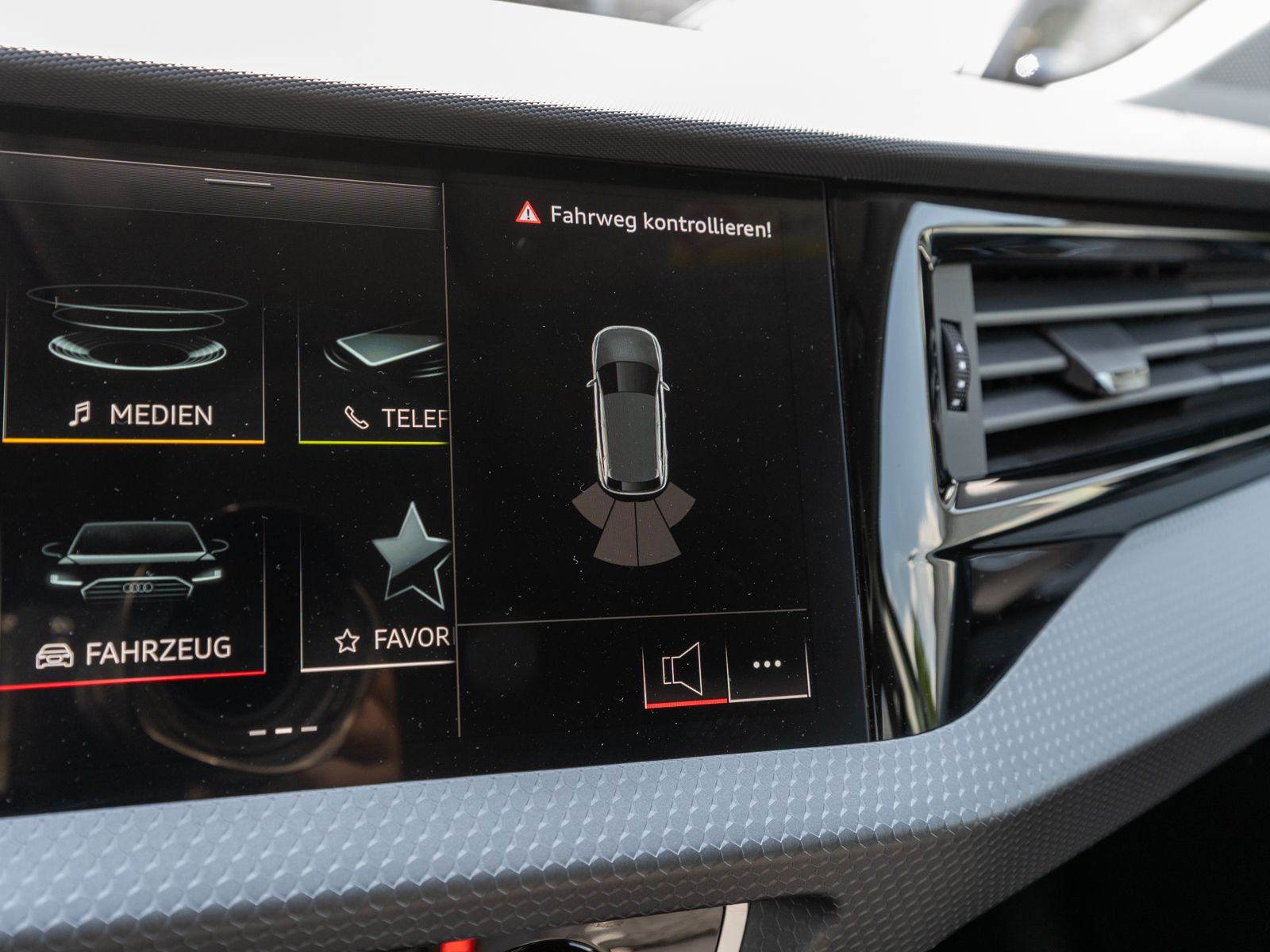 Fahrzeugabbildung Audi A1 Sportback S line 30TFSI Stronic LED ACC SHZ