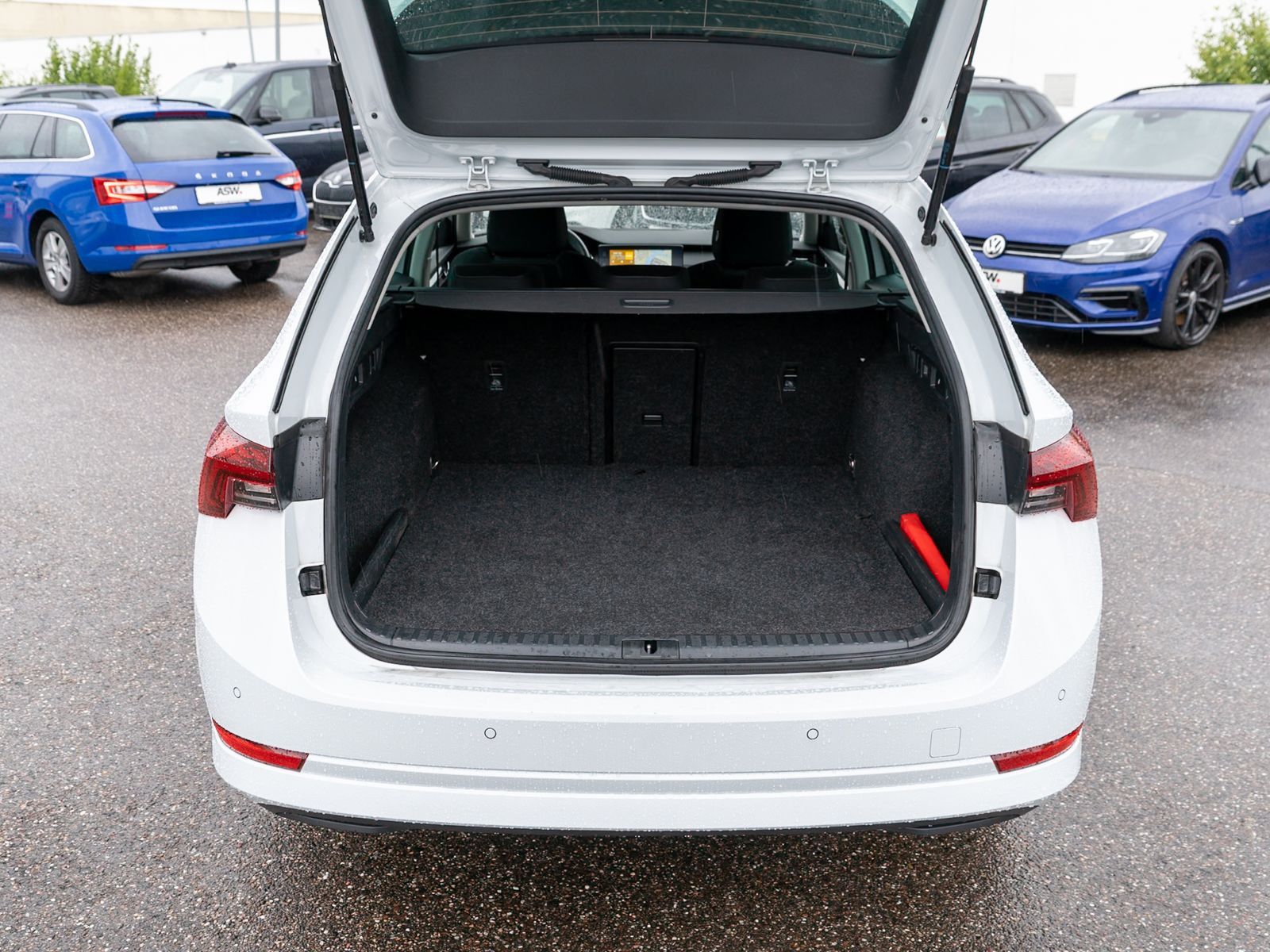 Fahrzeugabbildung SKODA Octavia Combi iV CLEVER 1.4 TSI DSG LED Navi AHK