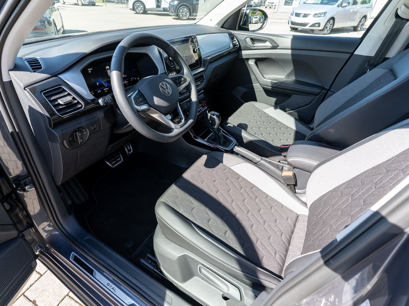 Fahrzeugabbildung Volkswagen T-Cross Goal 1.5TSI DSG LED Navi PDC ACC SHZ AHK