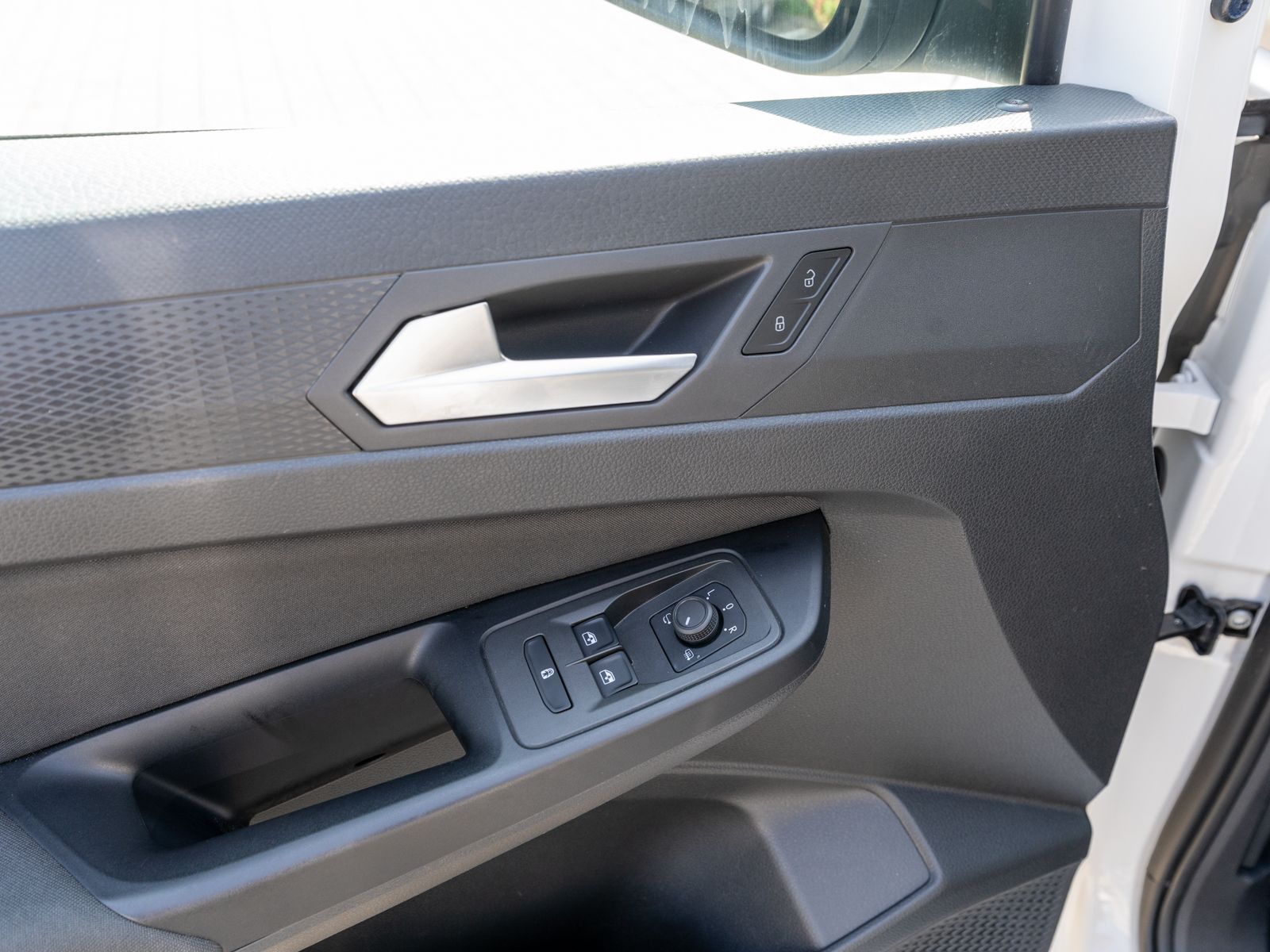 Fahrzeugabbildung Volkswagen Caddy Life 1.5 TSI LED Navi RFK SHZ AHK