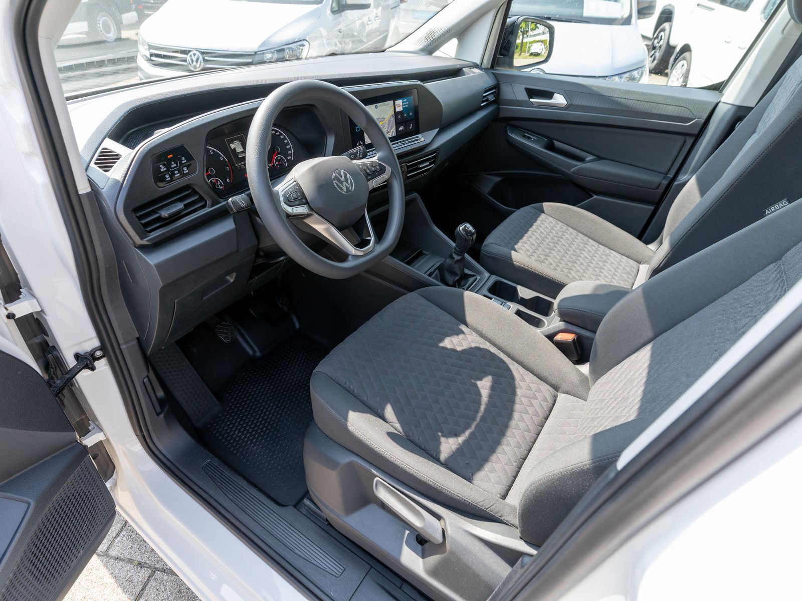 Fahrzeugabbildung Volkswagen Caddy Life 1.5 TSI LED Navi RFK SHZ AHK