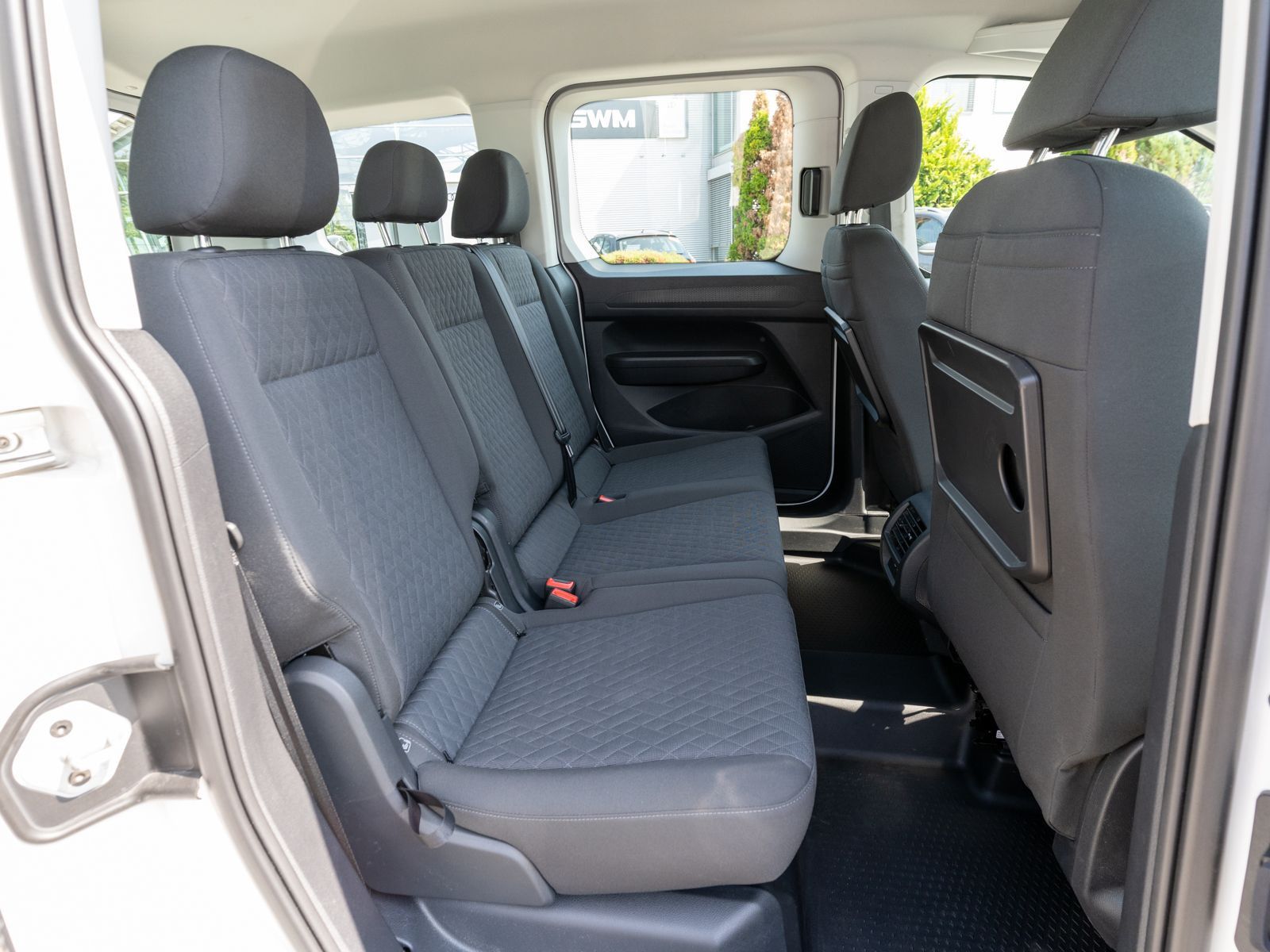 Fahrzeugabbildung Volkswagen Caddy Life 1.5 TSI LED Navi RFK SHZ AHK
