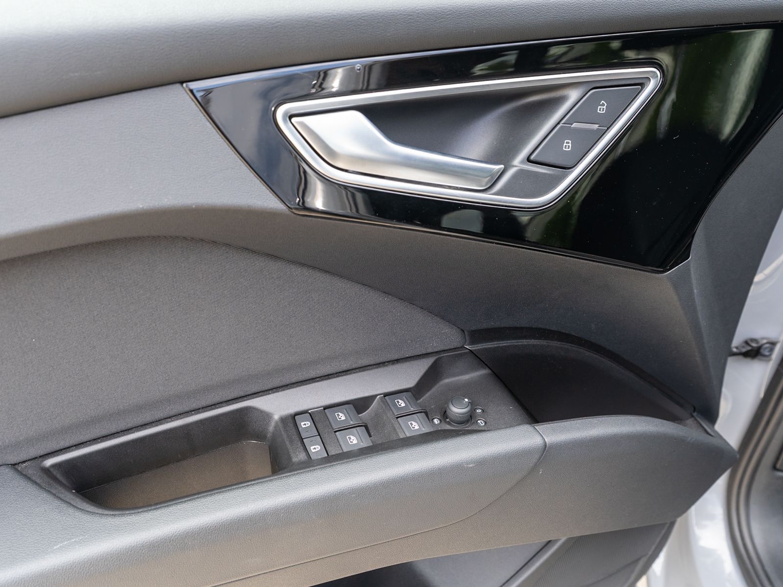 Fahrzeugabbildung Audi Q4 35 e-tron Navi LED ACC RFK PDC SHZ AHK
