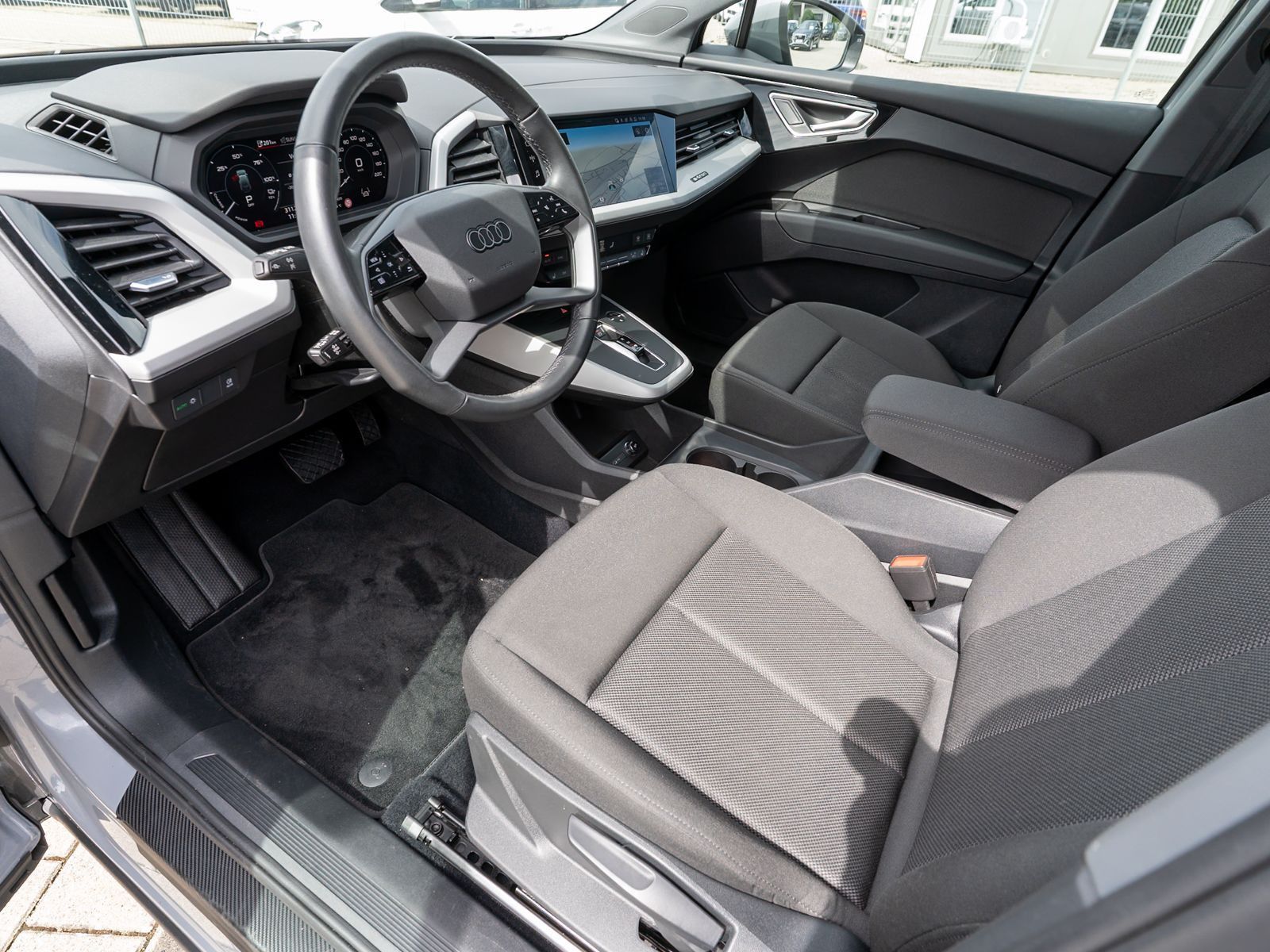 Fahrzeugabbildung Audi Q4 35 e-tron Navi LED ACC RFK PDC SHZ AHK