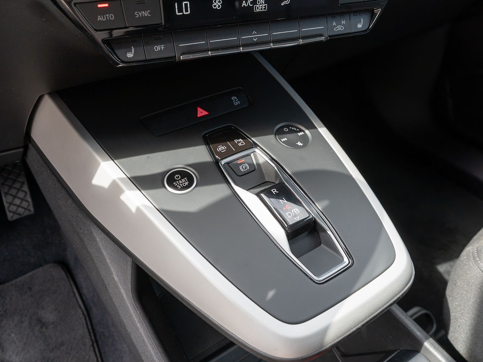 Fahrzeugabbildung Audi Q4 35 e-tron Navi LED ACC RFK PDC SHZ AHK