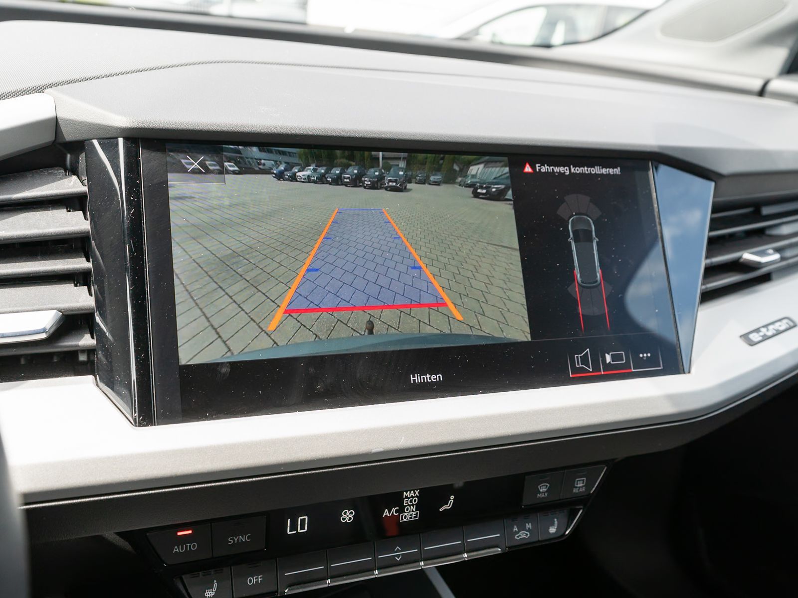 Fahrzeugabbildung Audi Q4 35 e-tron Navi LED ACC RFK PDC SHZ AHK