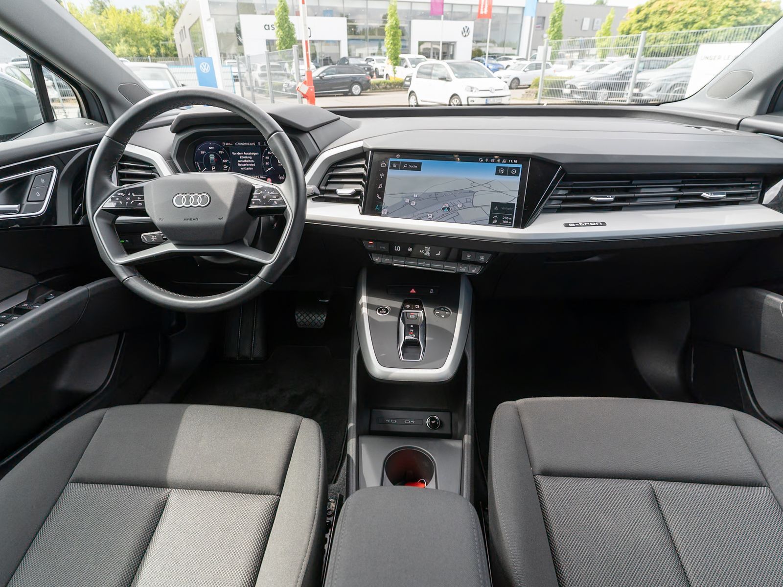 Fahrzeugabbildung Audi Q4 35 e-tron Navi LED ACC RFK PDC SHZ AHK