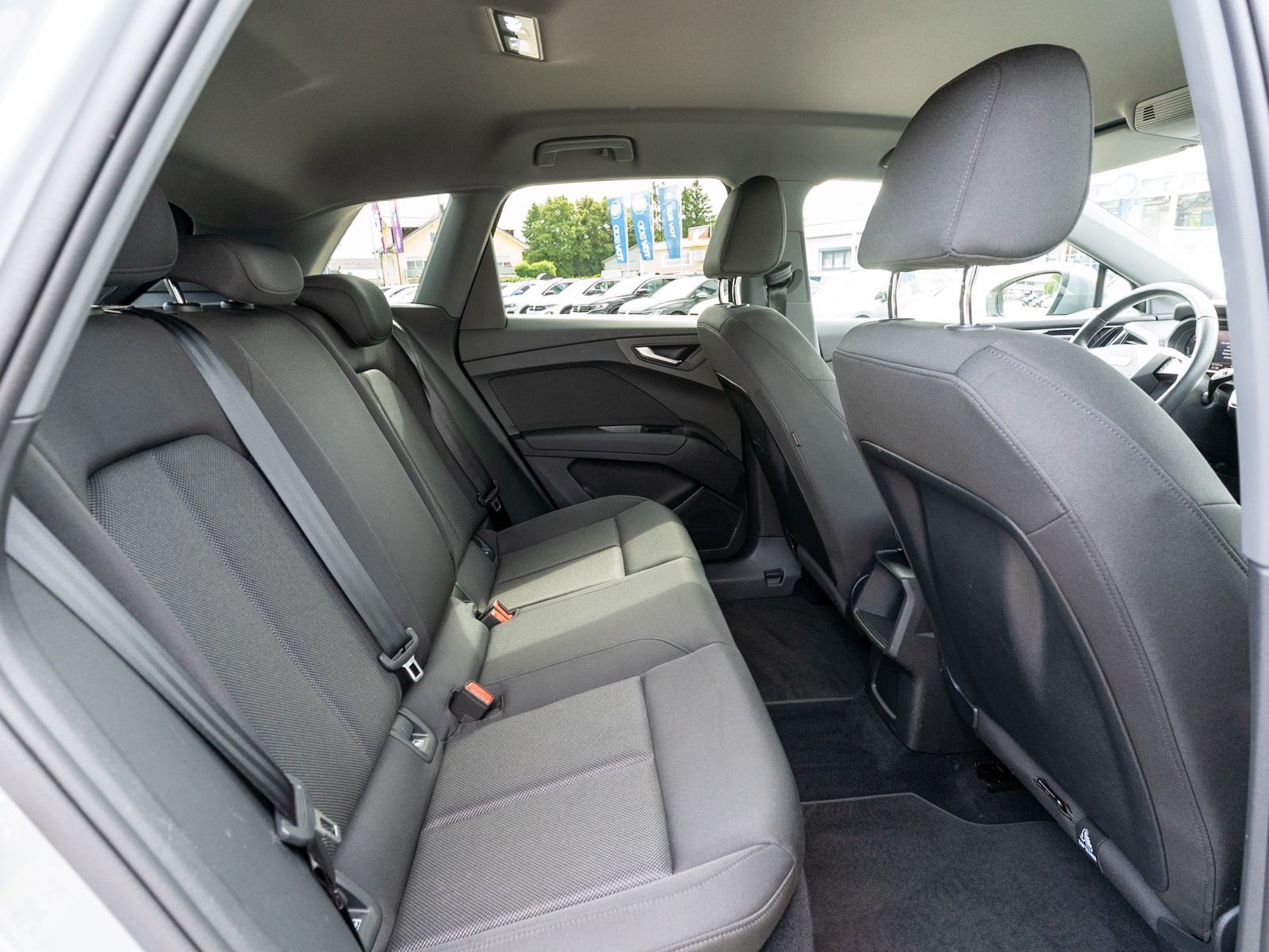 Fahrzeugabbildung Audi Q4 35 e-tron Navi LED ACC RFK PDC SHZ AHK
