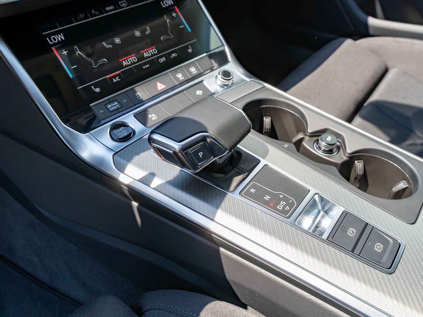 Fahrzeugabbildung Audi A6 Avant sport 50TFSI e quattr Navi LED AHK 360°