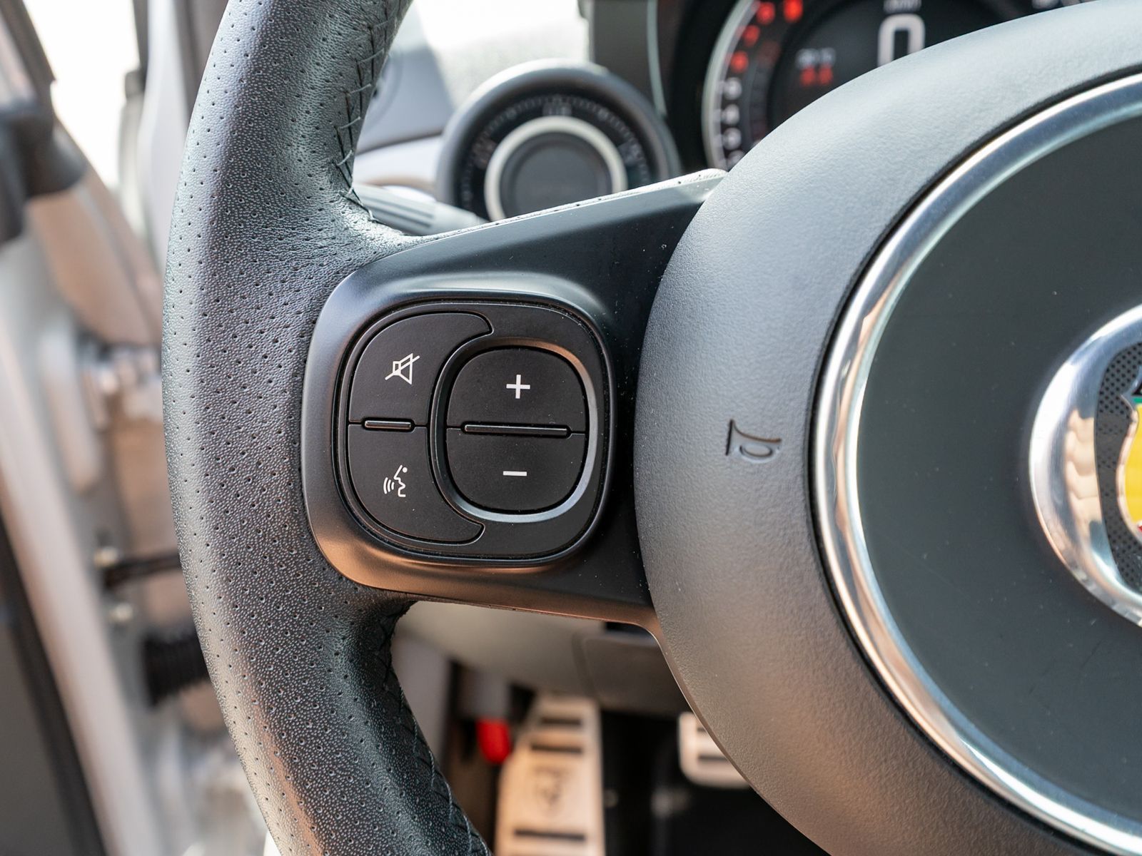 Fahrzeugabbildung Abarth 595 Turismo 1.4 T-jet Navi PDC Beats Audio LEDER