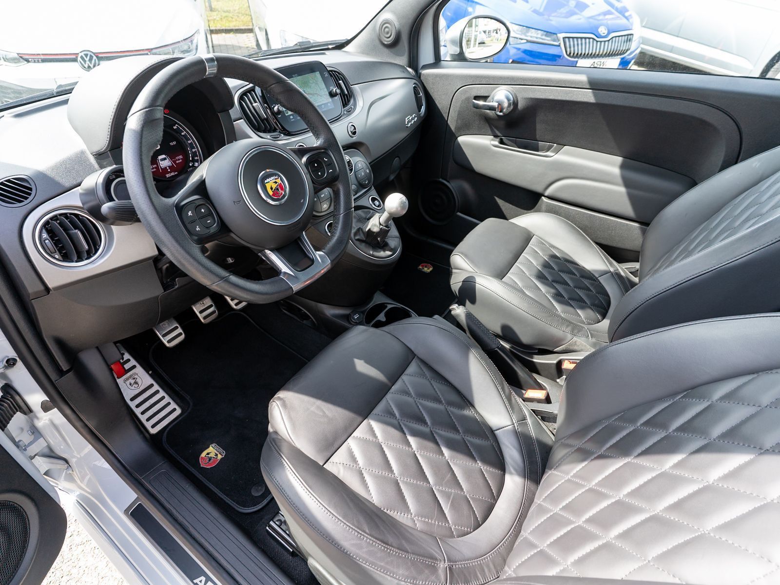 Fahrzeugabbildung Abarth 595 Turismo 1.4 T-jet Navi PDC Beats Audio LEDER