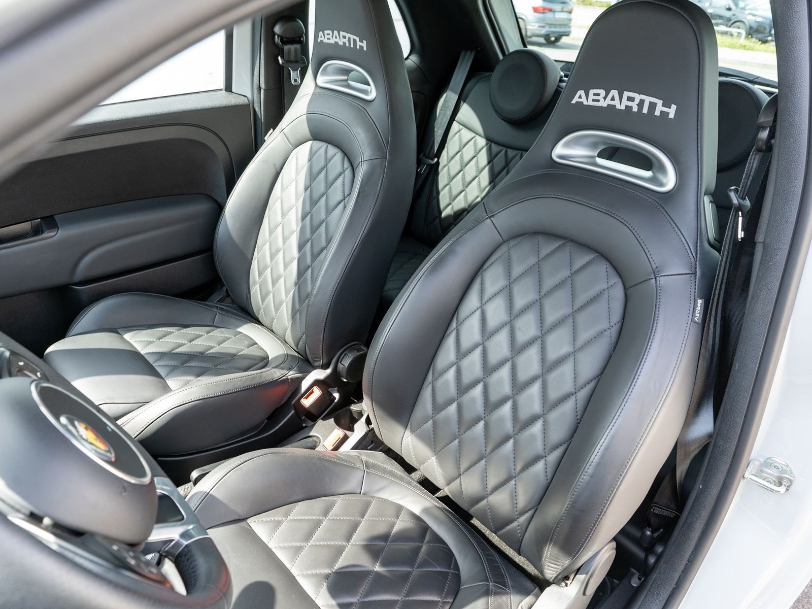 Fahrzeugabbildung Abarth 595 Turismo 1.4 T-jet Navi PDC Beats Audio LEDER