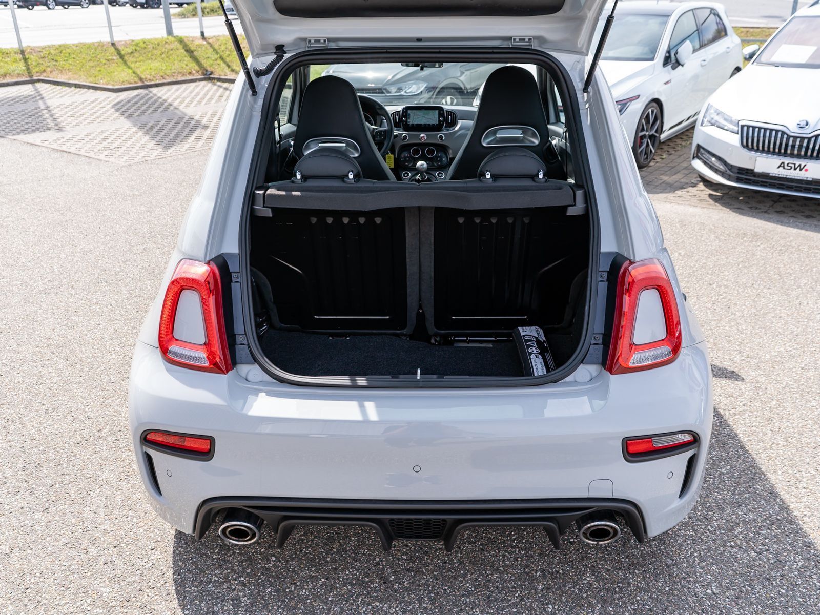 Fahrzeugabbildung Abarth 595 Turismo 1.4 T-jet Navi PDC Beats Audio LEDER