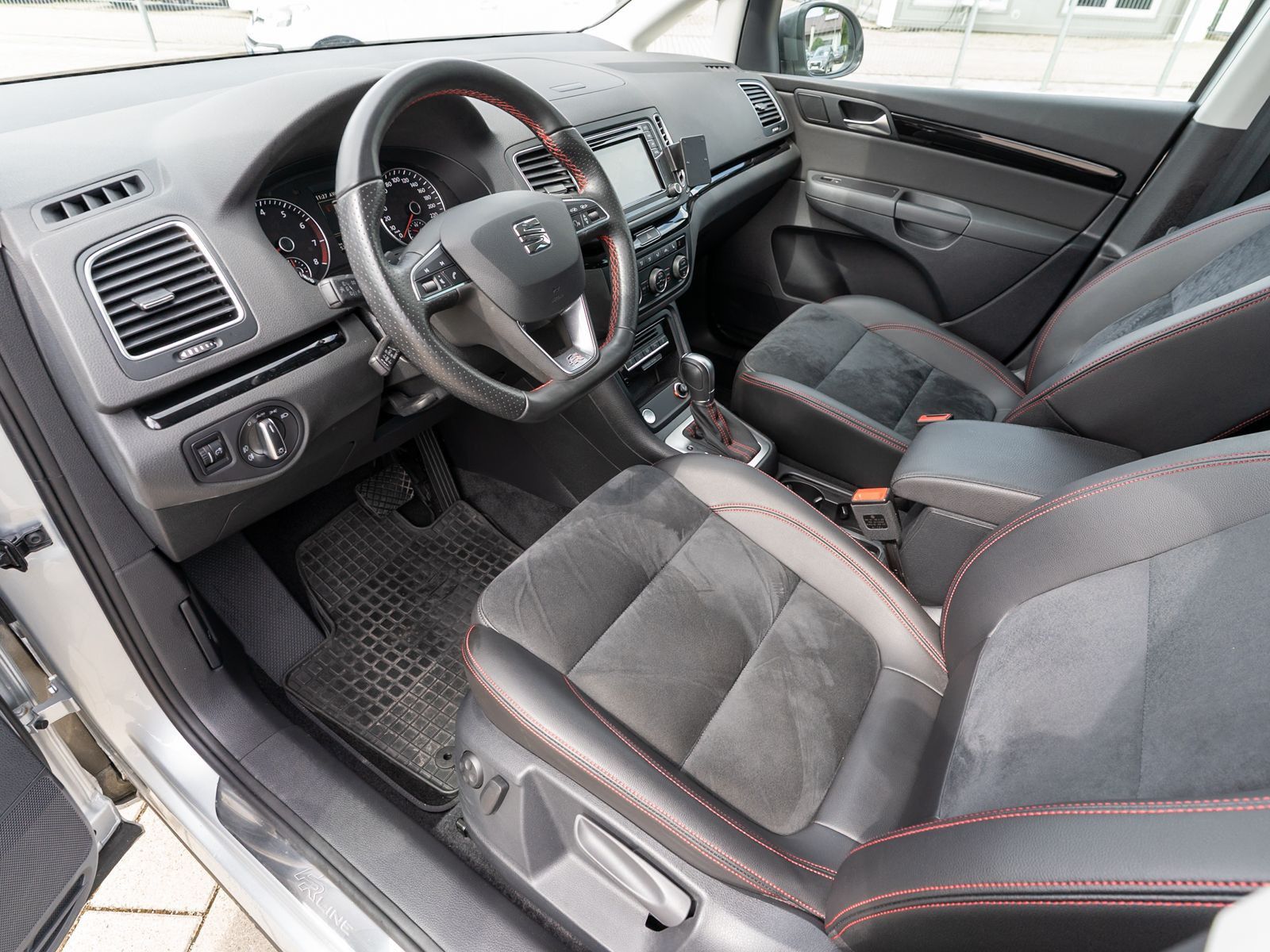 Fahrzeugabbildung SEAT Alhambra FR-Line 1.4TSI DSG Xenon Nav RFK AHK 7S