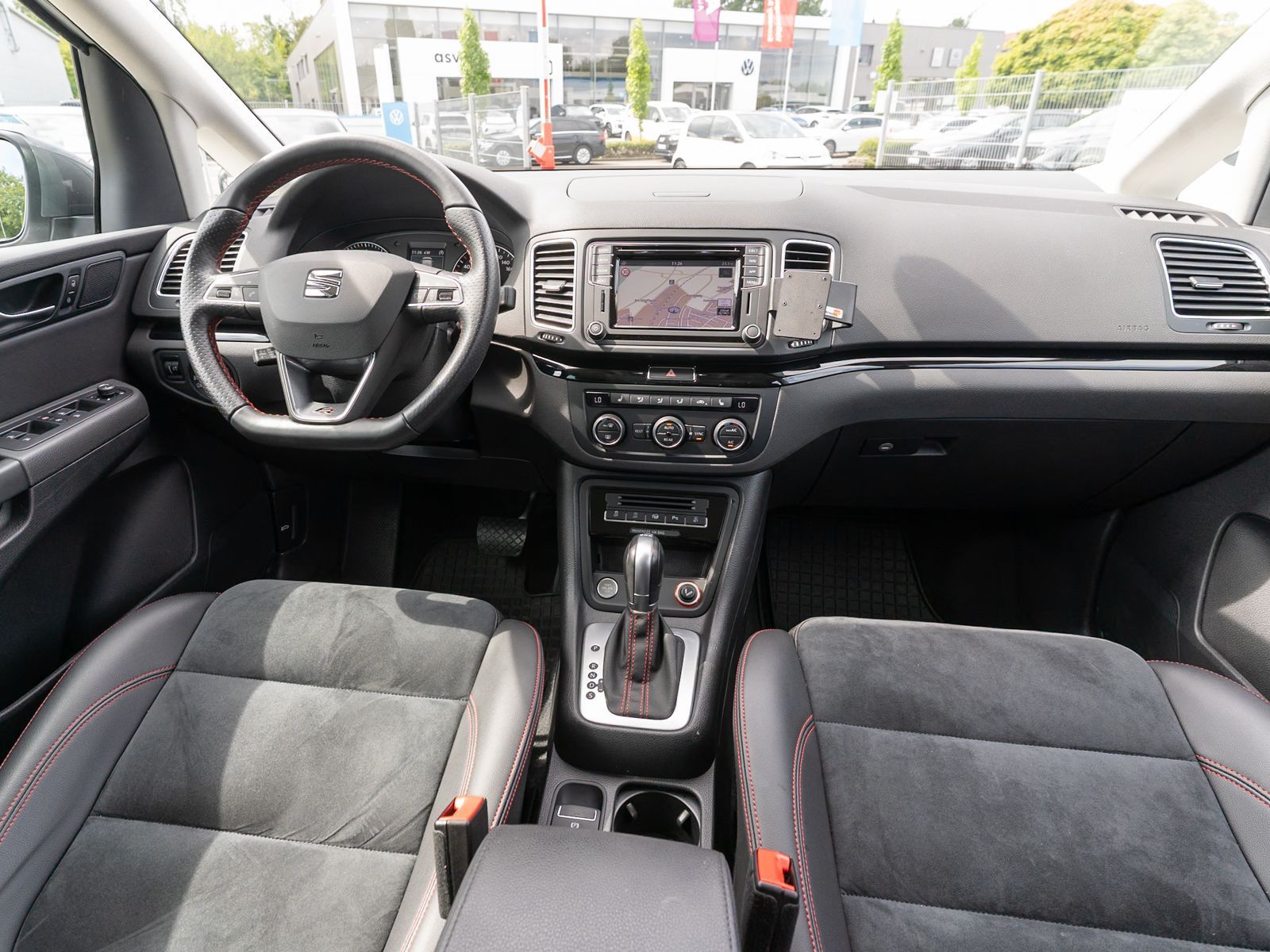 Fahrzeugabbildung SEAT Alhambra FR-Line 1.4TSI DSG Xenon Nav RFK AHK 7S