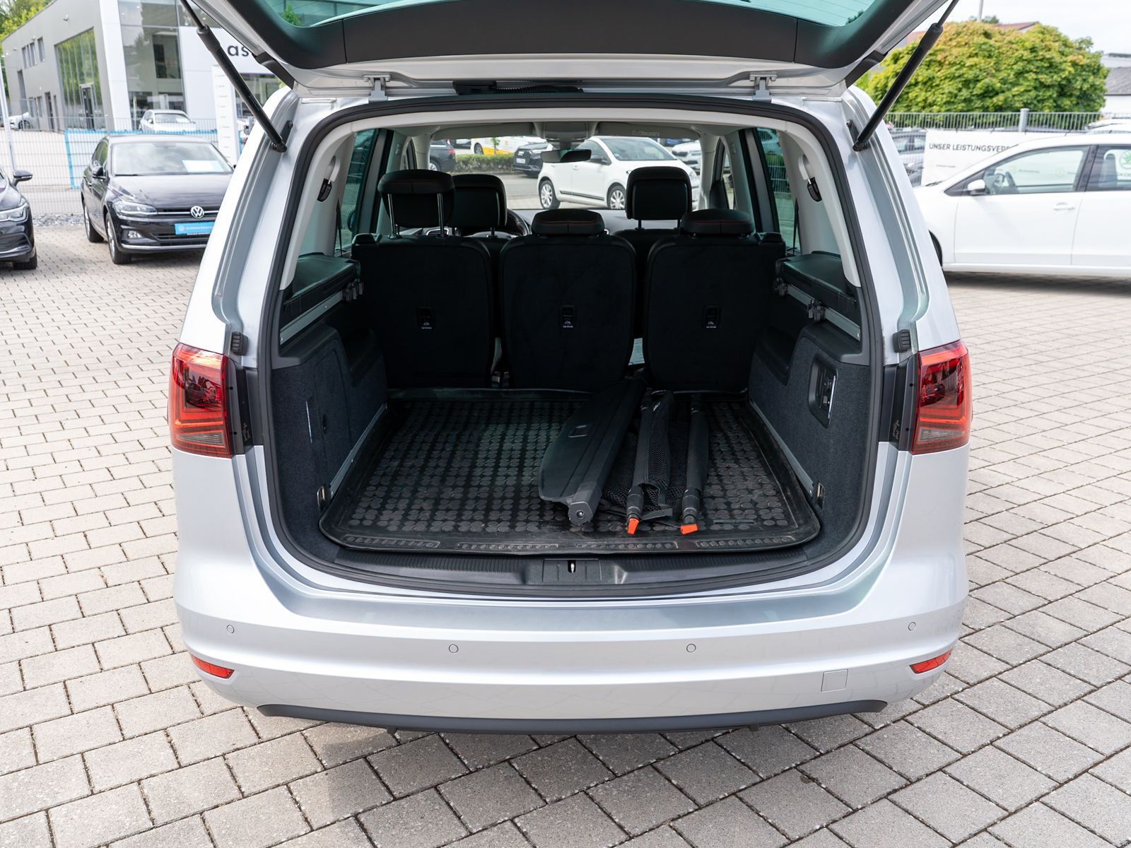 Fahrzeugabbildung SEAT Alhambra FR-Line 1.4TSI DSG Xenon Nav RFK AHK 7S