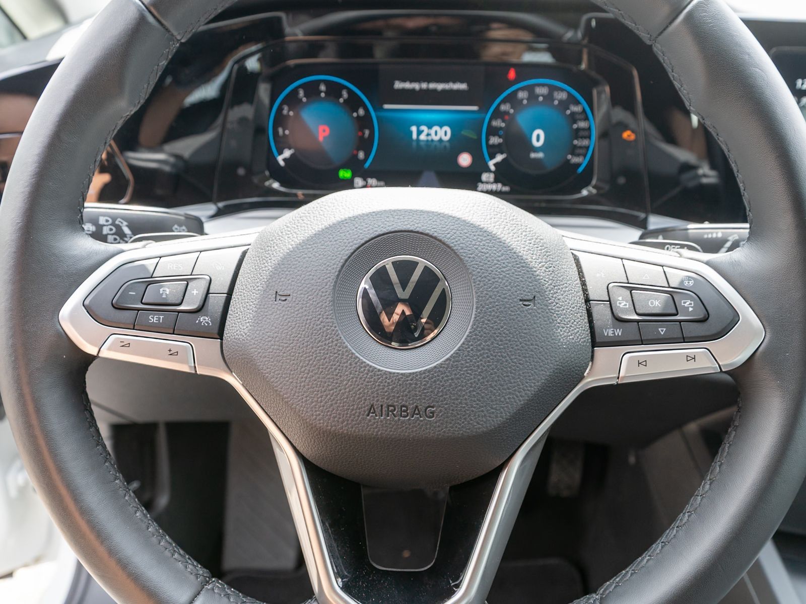 Fahrzeugabbildung Volkswagen Golf Life 1.0 TSI DSG LED Navi PDC ACC SHZ VC