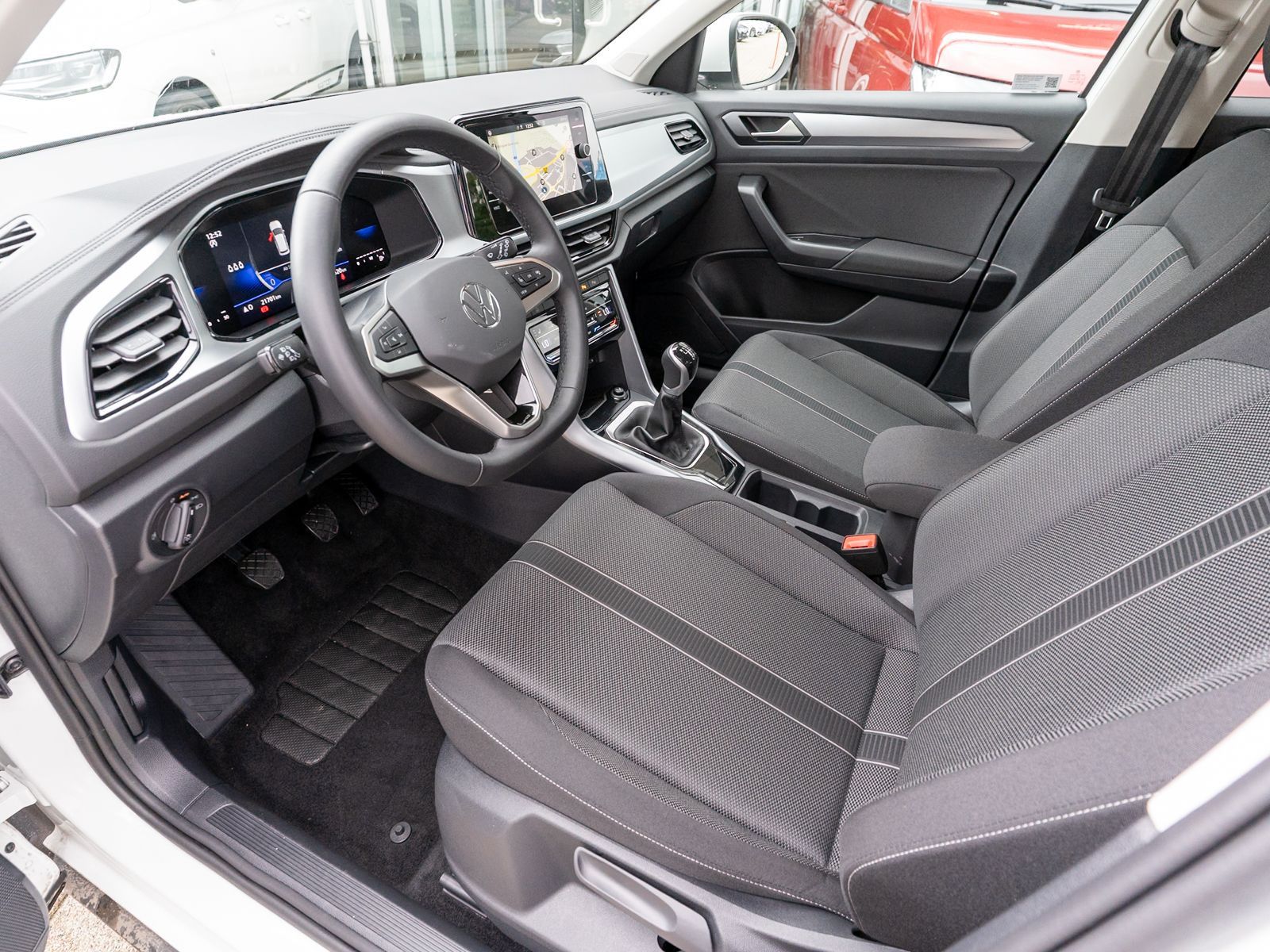 Fahrzeugabbildung Volkswagen T-Roc Life 1.0 TSI 6-Gang LED Navi PDC SHZ