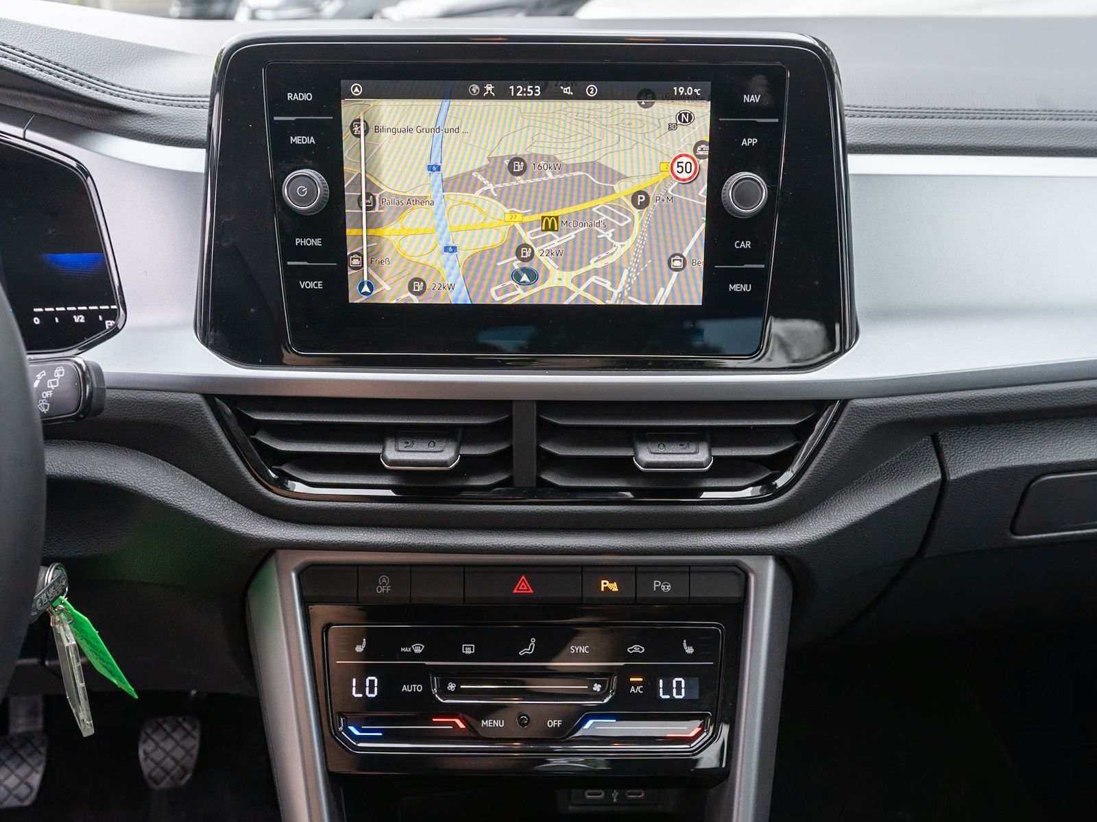 Fahrzeugabbildung Volkswagen T-Roc Life 1.0 TSI 6-Gang LED Navi PDC SHZ