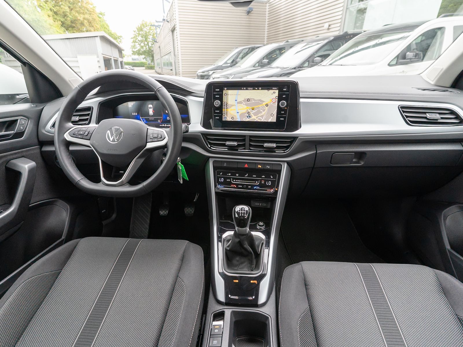 Fahrzeugabbildung Volkswagen T-Roc Life 1.0 TSI 6-Gang LED Navi PDC SHZ