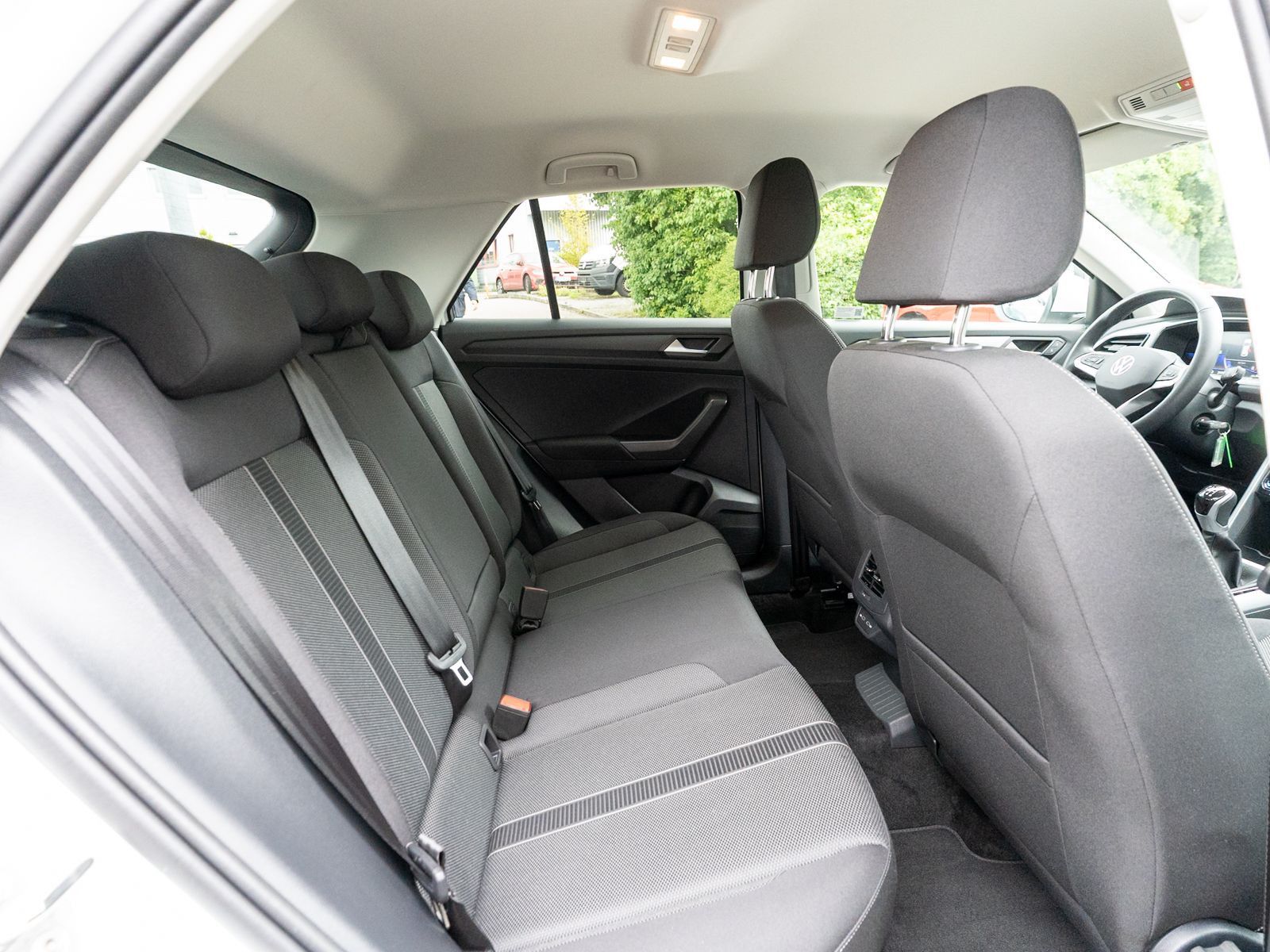 Fahrzeugabbildung Volkswagen T-Roc Life 1.0 TSI 6-Gang LED Navi PDC SHZ