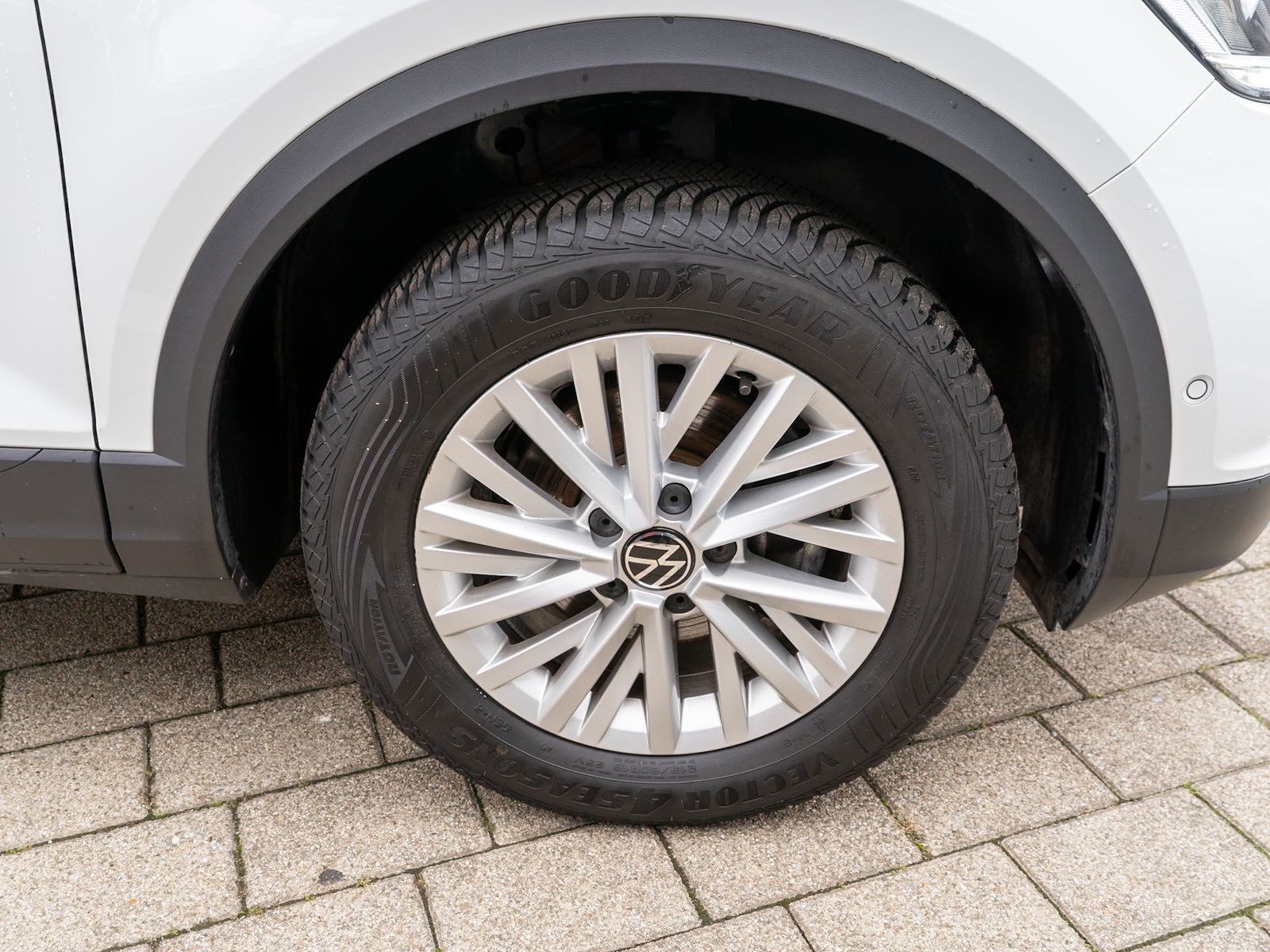 Fahrzeugabbildung Volkswagen T-Roc Life 1.0 TSI 6-Gang LED Navi PDC SHZ