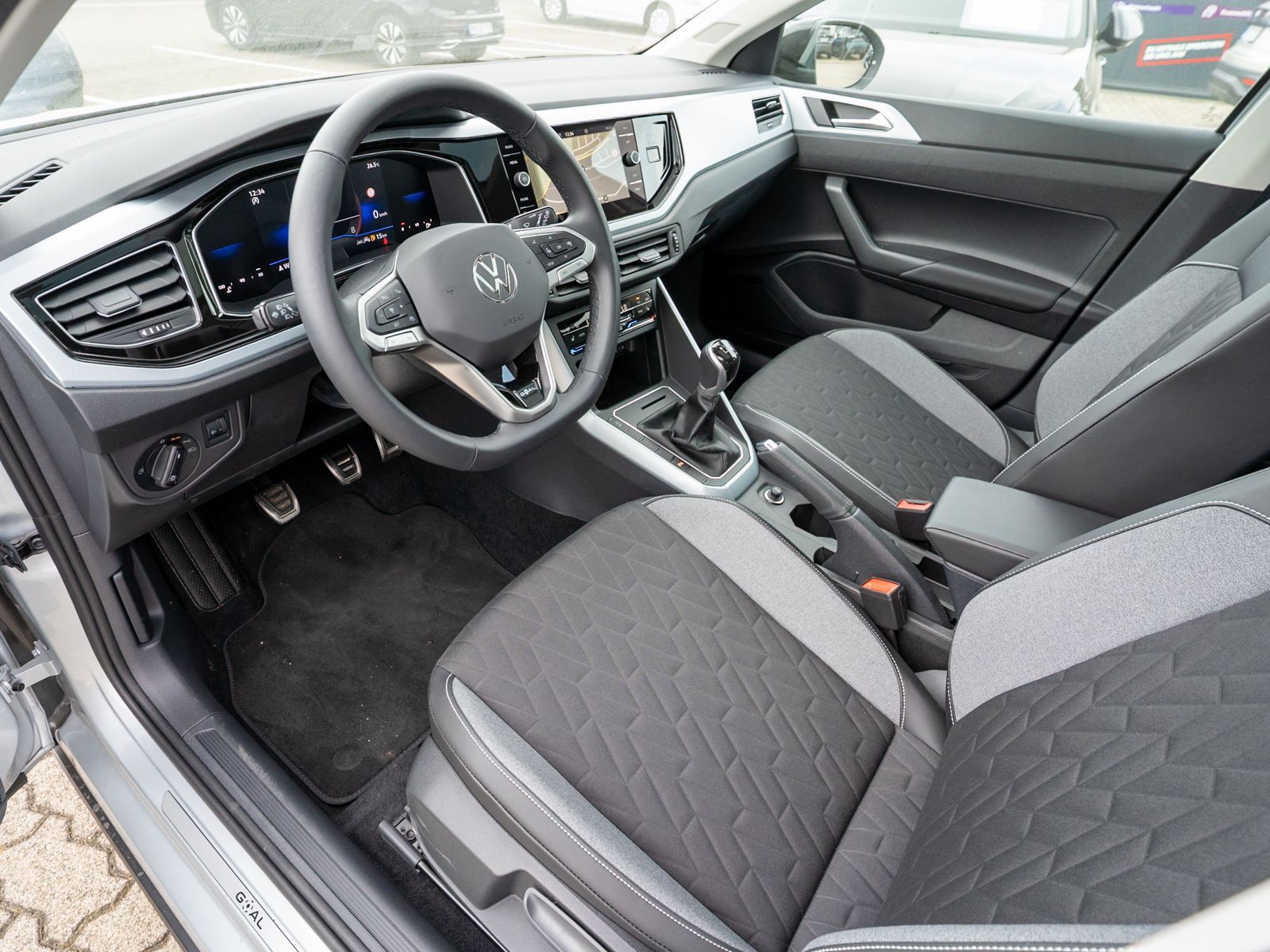Fahrzeugabbildung Volkswagen Taigo Goal 1.0 TSI 6-Gang LED Navi PDC ACC PANO