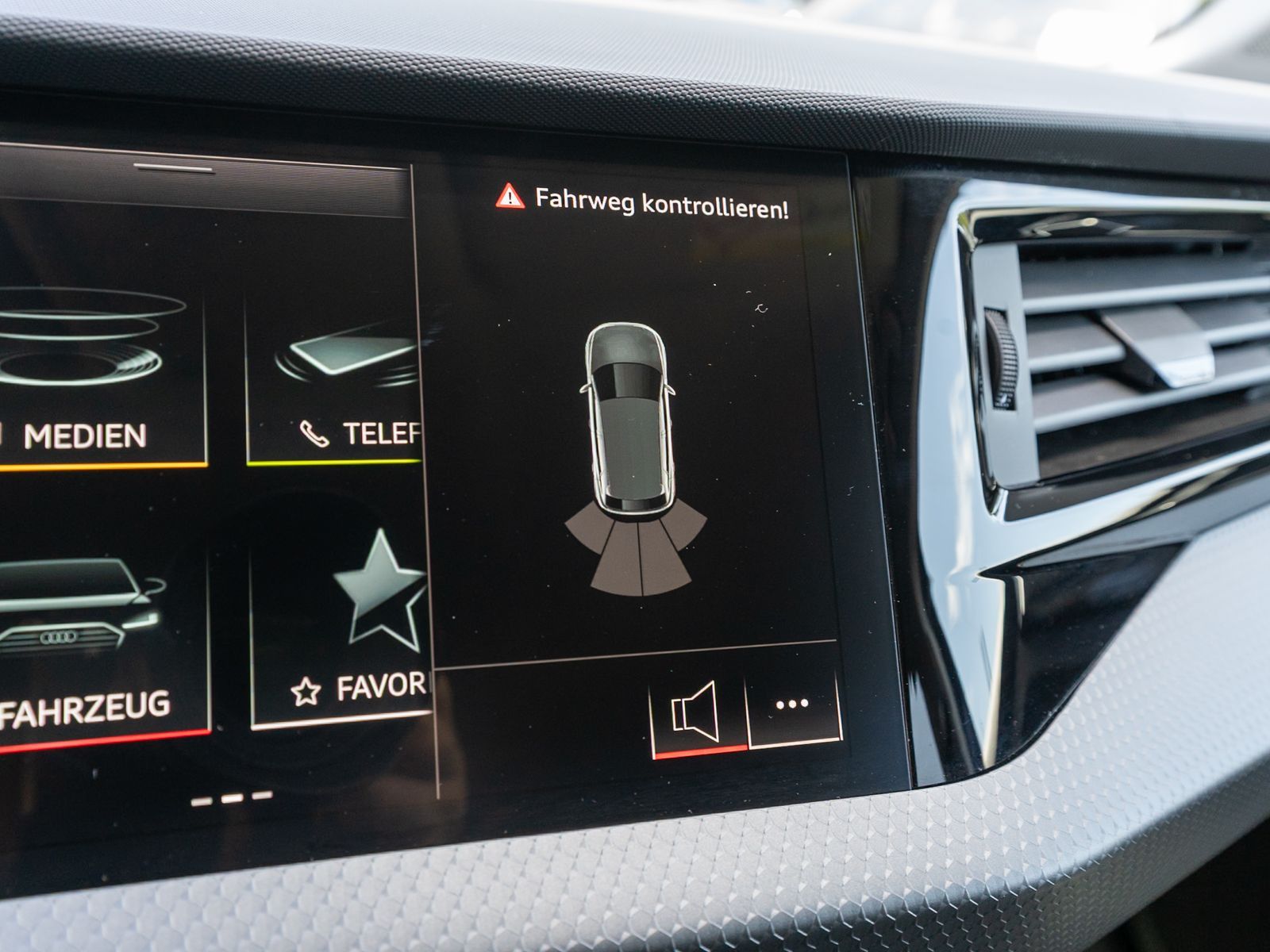 Fahrzeugabbildung Audi A1 Sportback S line 30TFSI LED ACC SHZ PDC
