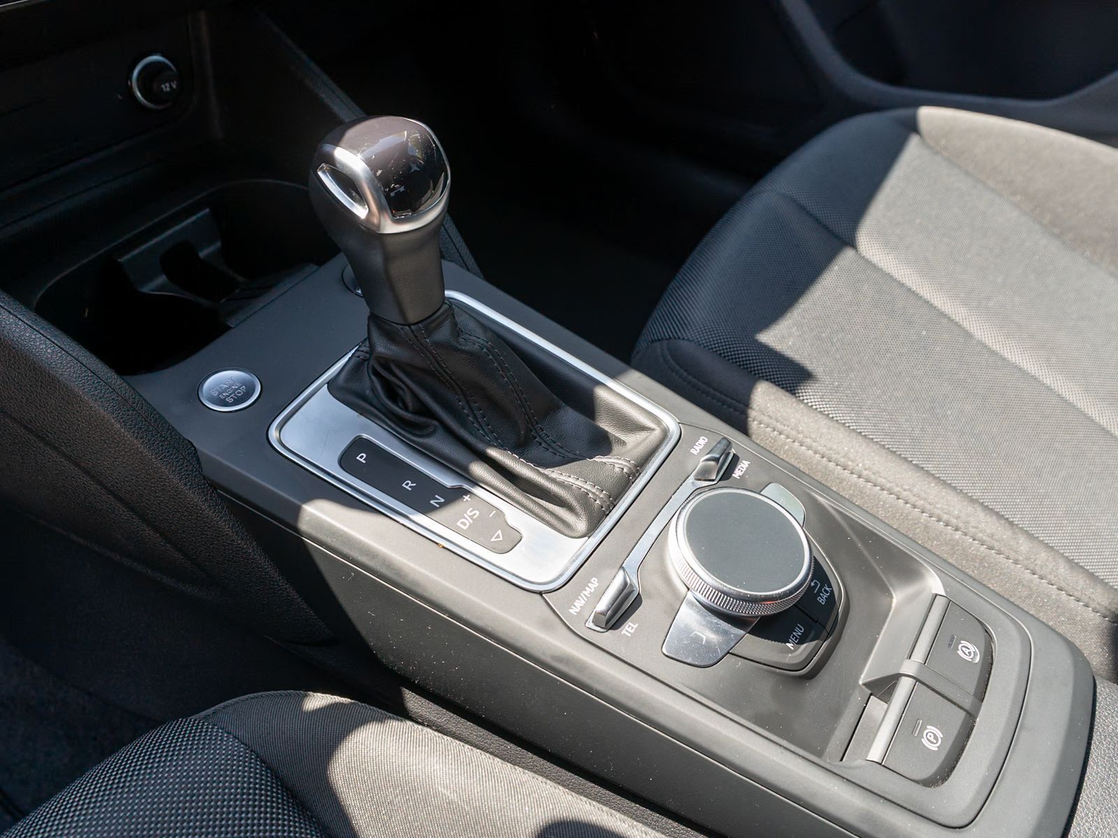 Fahrzeugabbildung Audi Q2 35TFSI Stronic Navi LED RFK PDC SHZ