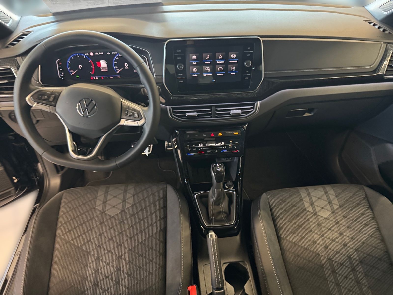 Fahrzeugabbildung Volkswagen T-Cross R-Line 1.5 TSI DSG *AHK Rückfahrkamera*