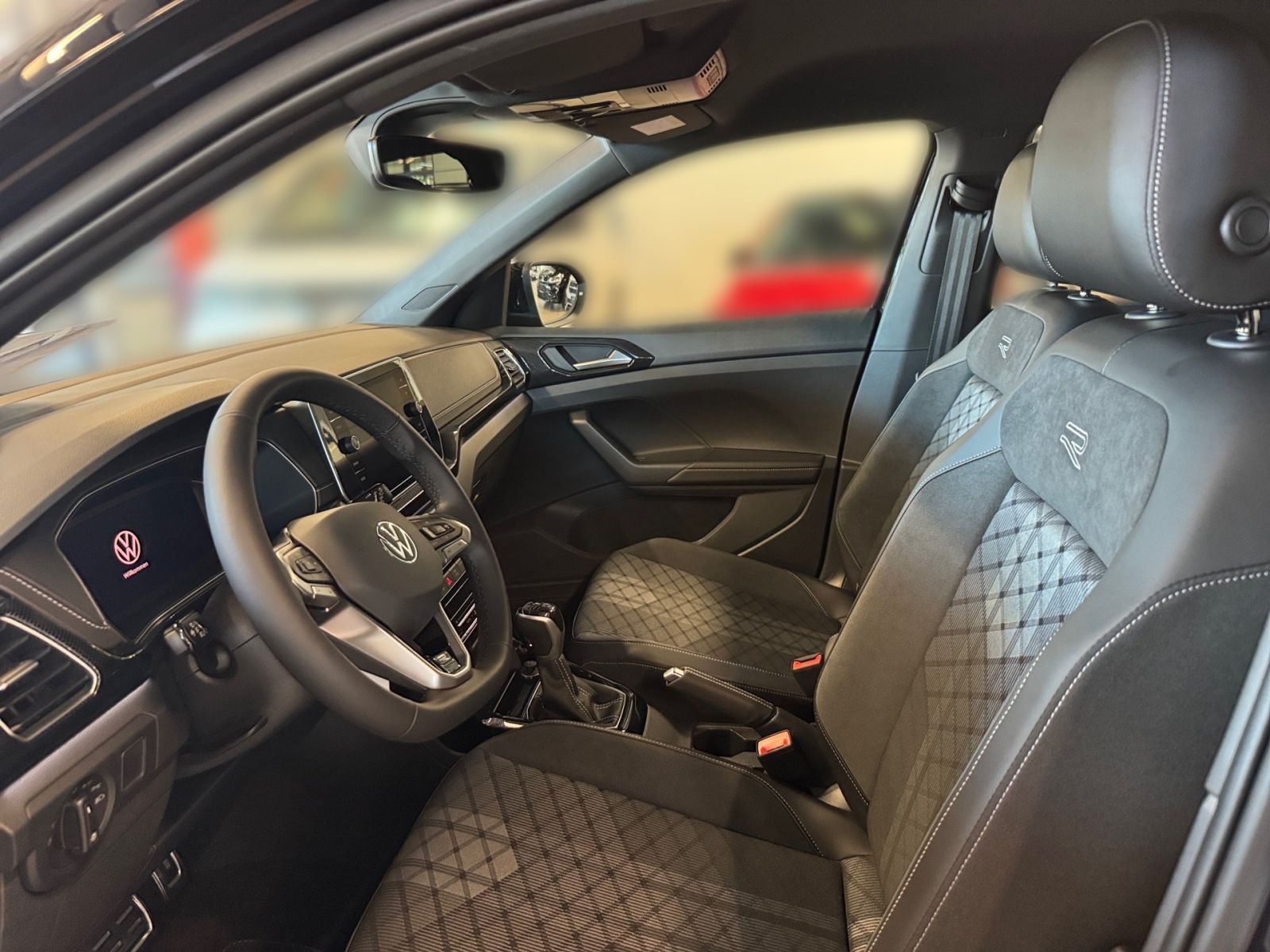 Fahrzeugabbildung Volkswagen T-Cross R-Line 1.5 TSI DSG *AHK Rückfahrkamera*