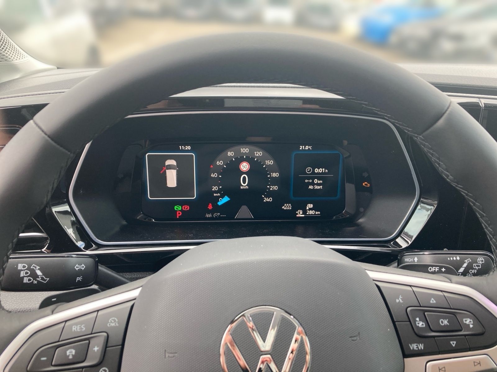 Fahrzeugabbildung Volkswagen Caddy "Dark Label" 5-Sitzer 2.0 TDI DSG ACC LED