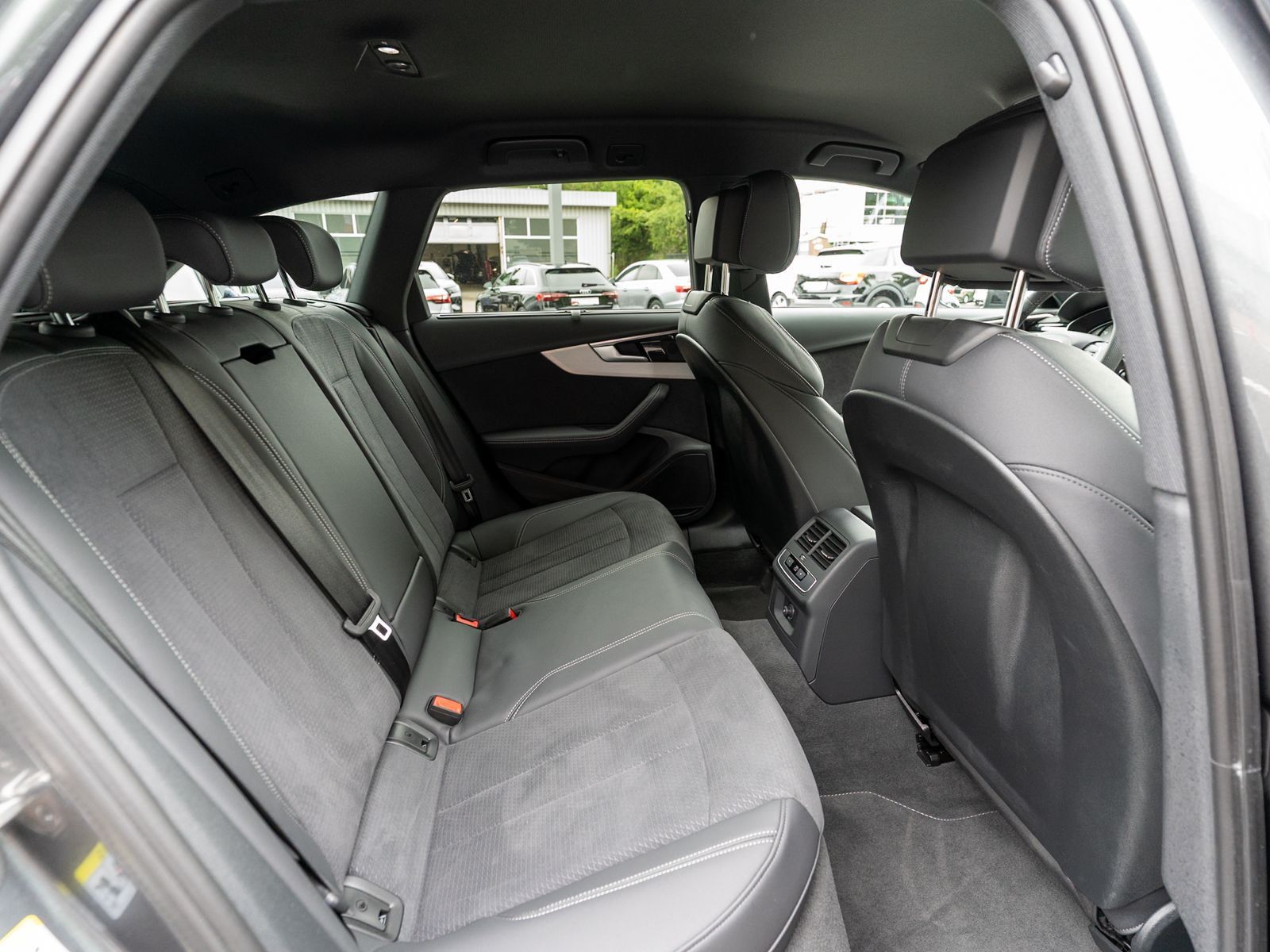 Fahrzeugabbildung Audi S4 Avant TDI quattro Navi Matrix AHK ACC RFK