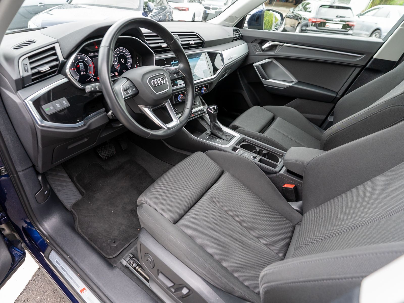 Fahrzeugabbildung Audi Q3 40TDI S line quattro Navi Matrix StandHz 360°